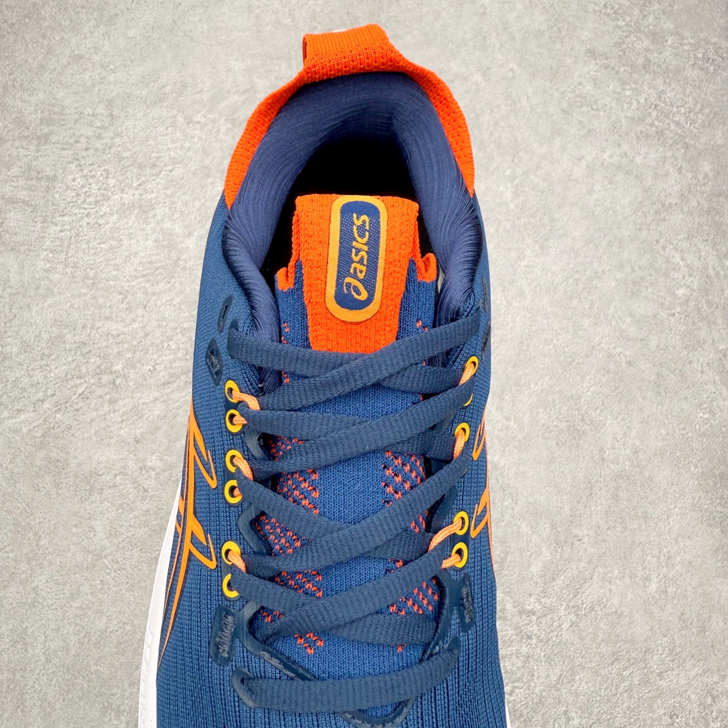 图片[5]-Asics GEL-Nimbus 28 亚瑟士缓震跑鞋 近年复古风潮的势头很旺 ASICS一直坚信保持身体的健康与活力是打造健康快乐的生活方式的最佳途径 ASICS为复古鞋型注入新设计 为玩家的街头穿搭提供了更多可能 GEL-NIMBUSTM9运动鞋最初是为中立和仰卧跑步者设计的长距离训练器 采用原始材料和关键细节重新设计 其Y2K时代的工业外观也被大胆的对比和色块所抵消 尺码：36 36.5 37.5 38 38.5 39 40 40.5 41.5 42 42.5 43.5 44 44.5 45-选品中心