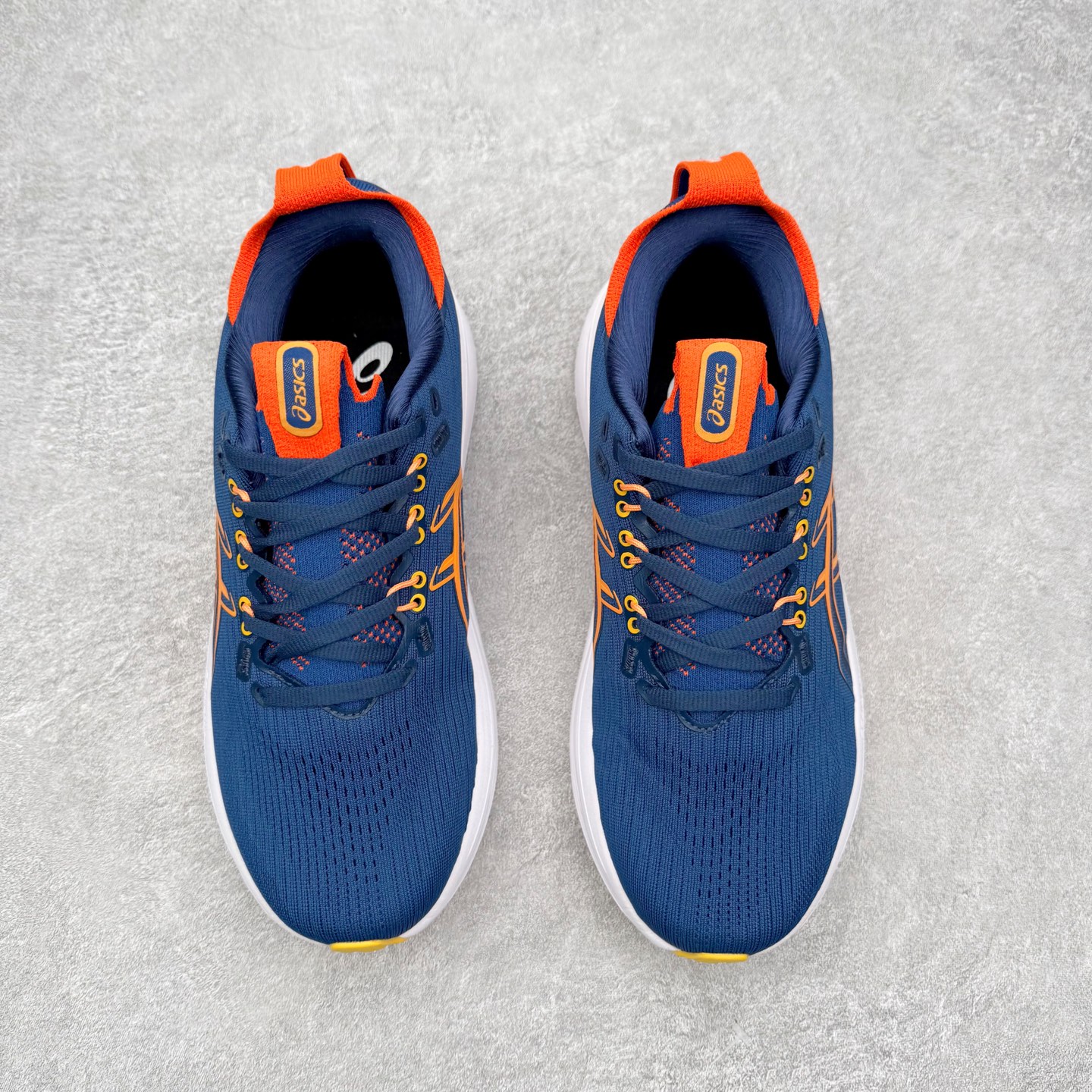 图片[2]-Asics GEL-Nimbus 28 亚瑟士缓震跑鞋 近年复古风潮的势头很旺 ASICS一直坚信保持身体的健康与活力是打造健康快乐的生活方式的最佳途径 ASICS为复古鞋型注入新设计 为玩家的街头穿搭提供了更多可能 GEL-NIMBUSTM9运动鞋最初是为中立和仰卧跑步者设计的长距离训练器 采用原始材料和关键细节重新设计 其Y2K时代的工业外观也被大胆的对比和色块所抵消 尺码：36 36.5 37.5 38 38.5 39 40 40.5 41.5 42 42.5 43.5 44 44.5 45-选品中心