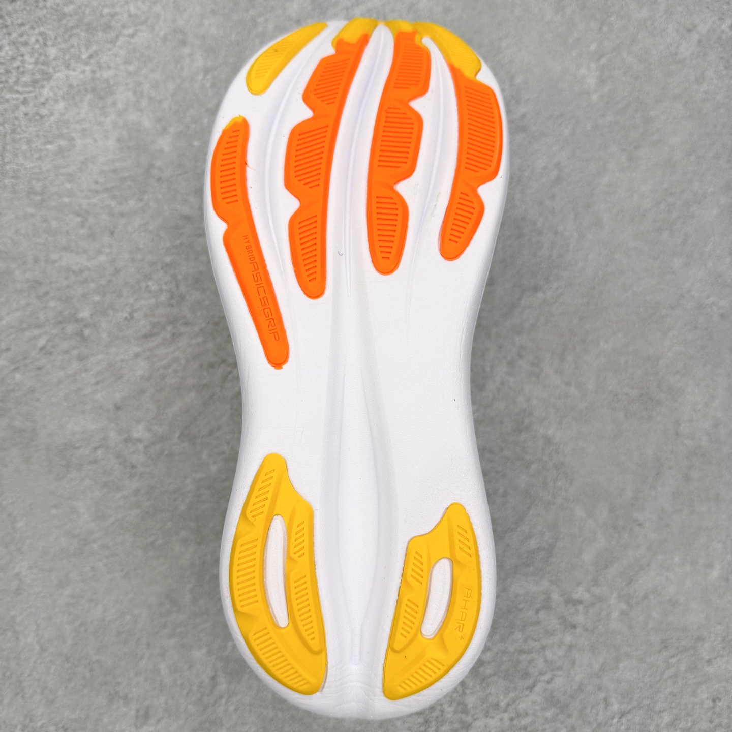 图片[9]-Asics GEL-Nimbus 28 亚瑟士缓震跑鞋 近年复古风潮的势头很旺 ASICS一直坚信保持身体的健康与活力是打造健康快乐的生活方式的最佳途径 ASICS为复古鞋型注入新设计 为玩家的街头穿搭提供了更多可能 GEL-NIMBUSTM9运动鞋最初是为中立和仰卧跑步者设计的长距离训练器 采用原始材料和关键细节重新设计 其Y2K时代的工业外观也被大胆的对比和色块所抵消 尺码：36 36.5 37.5 38 38.5 39 40 40.5 41.5 42 42.5 43.5 44 44.5 45-选品中心