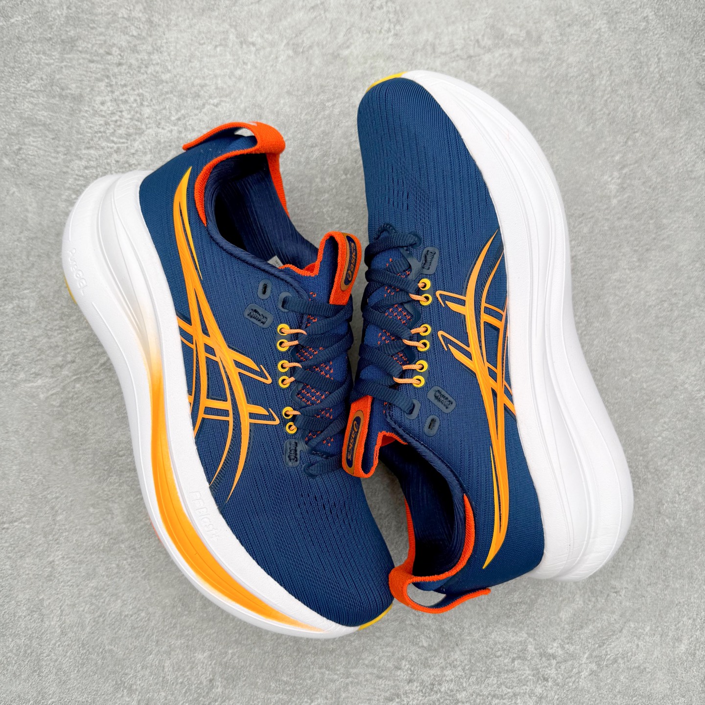 图片[3]-Asics GEL-Nimbus 28 亚瑟士缓震跑鞋 近年复古风潮的势头很旺 ASICS一直坚信保持身体的健康与活力是打造健康快乐的生活方式的最佳途径 ASICS为复古鞋型注入新设计 为玩家的街头穿搭提供了更多可能 GEL-NIMBUSTM9运动鞋最初是为中立和仰卧跑步者设计的长距离训练器 采用原始材料和关键细节重新设计 其Y2K时代的工业外观也被大胆的对比和色块所抵消 尺码：36 36.5 37.5 38 38.5 39 40 40.5 41.5 42 42.5 43.5 44 44.5 45-选品中心