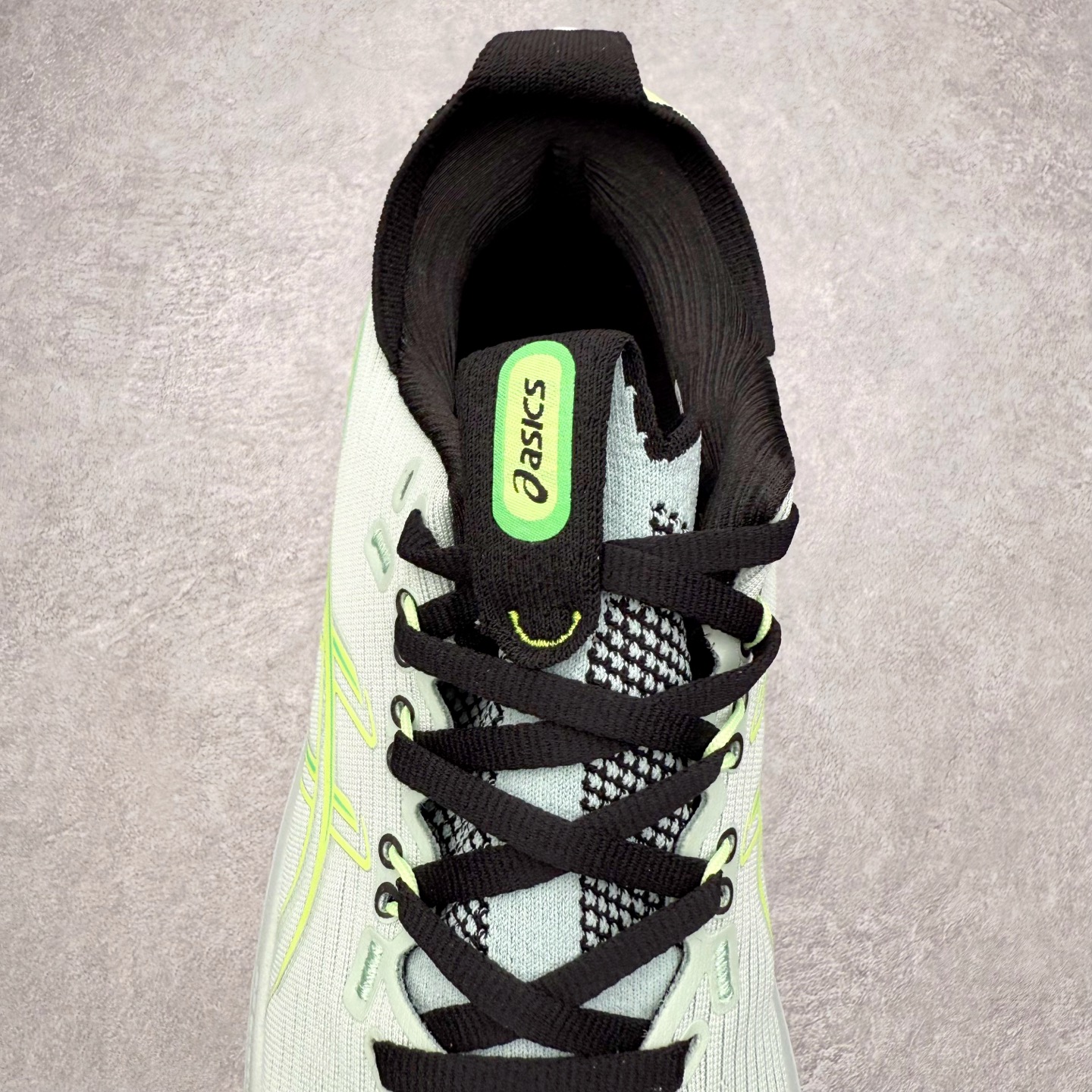 图片[5]-Asics GEL-Nimbus 28 亚瑟士缓震跑鞋 近年复古风潮的势头很旺 ASICS一直坚信保持身体的健康与活力是打造健康快乐的生活方式的最佳途径 ASICS为复古鞋型注入新设计 为玩家的街头穿搭提供了更多可能 GEL-NIMBUSTM9运动鞋最初是为中立和仰卧跑步者设计的长距离训练器 采用原始材料和关键细节重新设计 其Y2K时代的工业外观也被大胆的对比和色块所抵消 尺码：36 36.5 37.5 38 38.5 39 40 40.5 41.5 42 42.5 43.5 44 44.5 45-选品中心