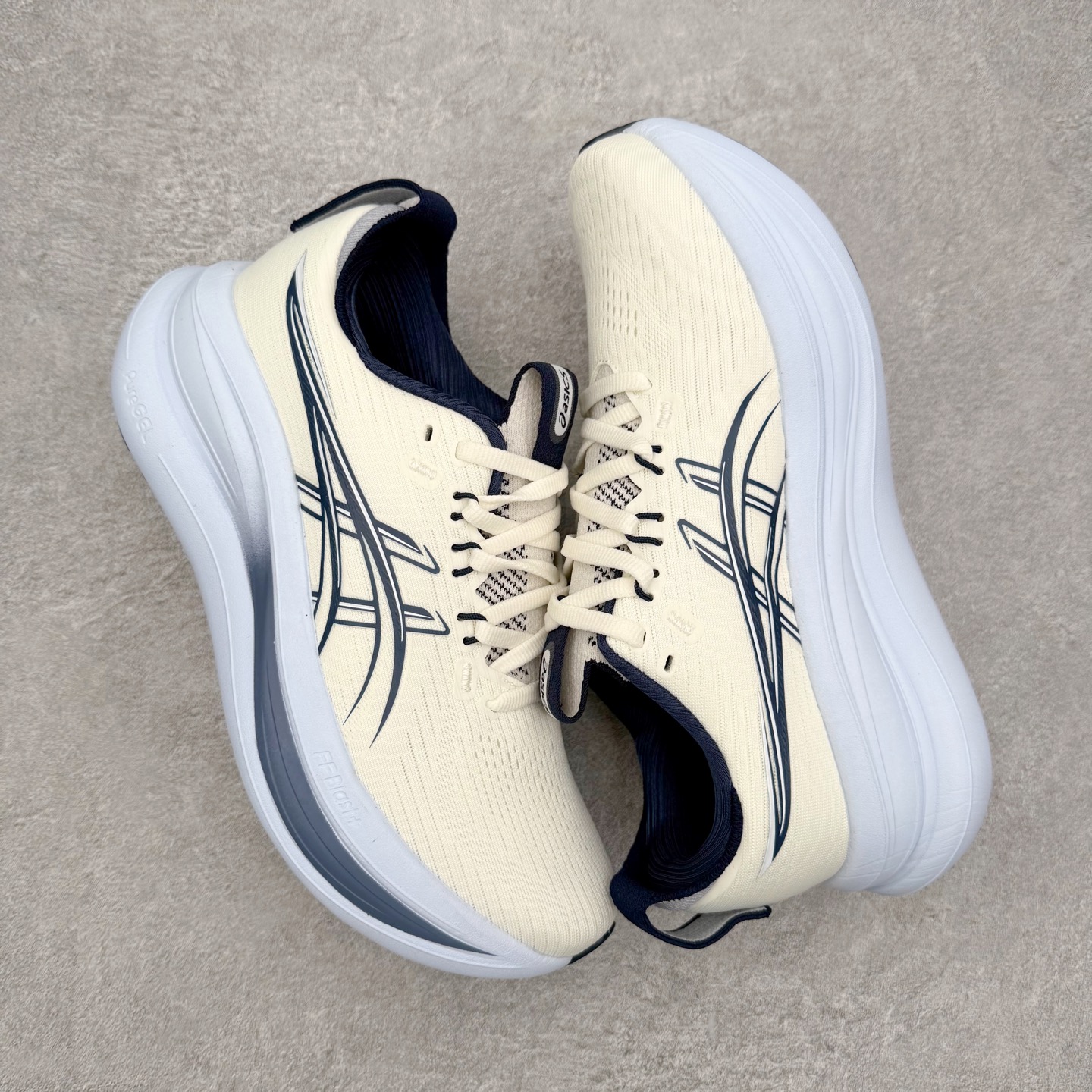 图片[3]-Asics GEL-Nimbus 28 亚瑟士缓震跑鞋 近年复古风潮的势头很旺 ASICS一直坚信保持身体的健康与活力是打造健康快乐的生活方式的最佳途径 ASICS为复古鞋型注入新设计 为玩家的街头穿搭提供了更多可能 GEL-NIMBUSTM9运动鞋最初是为中立和仰卧跑步者设计的长距离训练器 采用原始材料和关键细节重新设计 其Y2K时代的工业外观也被大胆的对比和色块所抵消 尺码：36 36.5 37.5 38 38.5 39 40 40.5 41.5 42 42.5 43.5 44 44.5 45-选品中心