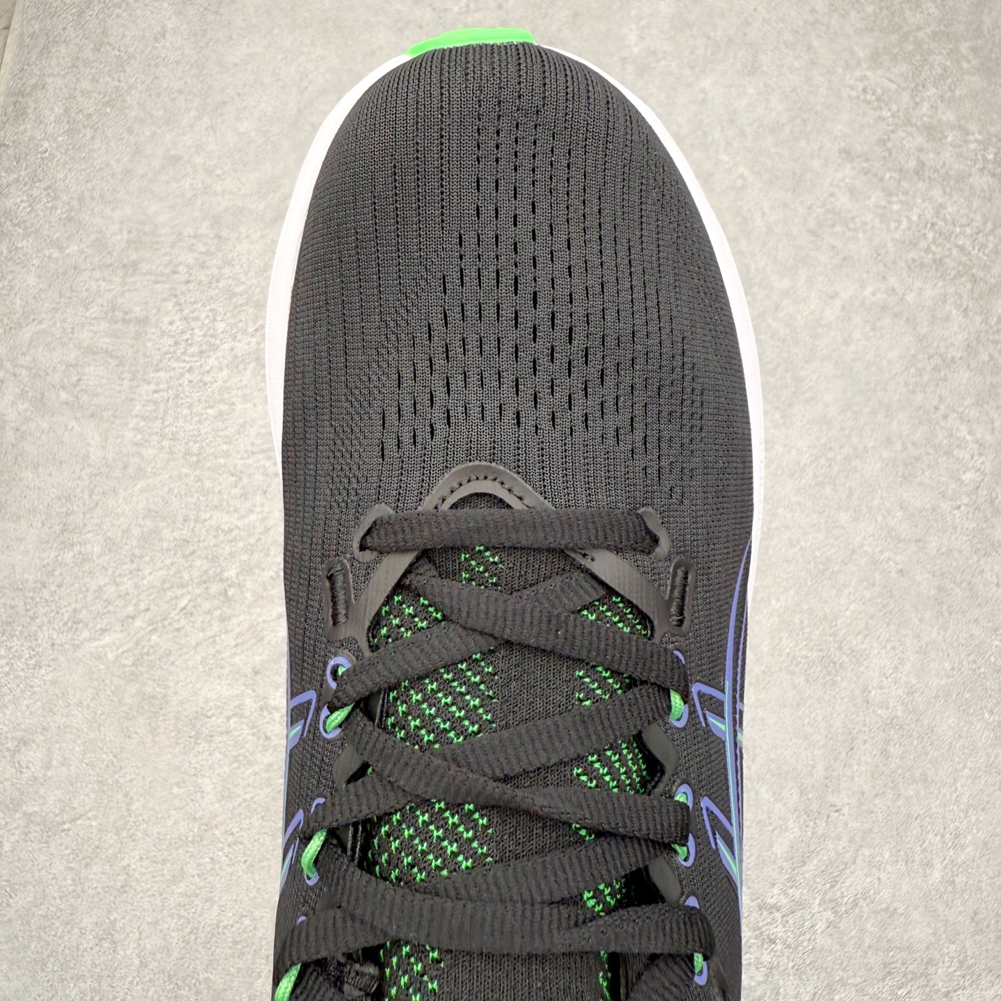 图片[4]-Asics GEL-Nimbus 28 亚瑟士缓震跑鞋 近年复古风潮的势头很旺 ASICS一直坚信保持身体的健康与活力是打造健康快乐的生活方式的最佳途径 ASICS为复古鞋型注入新设计 为玩家的街头穿搭提供了更多可能 GEL-NIMBUSTM9运动鞋最初是为中立和仰卧跑步者设计的长距离训练器 采用原始材料和关键细节重新设计 其Y2K时代的工业外观也被大胆的对比和色块所抵消 尺码：36 36.5 37.5 38 38.5 39 40 40.5 41.5 42 42.5 43.5 44 44.5 45-选品中心