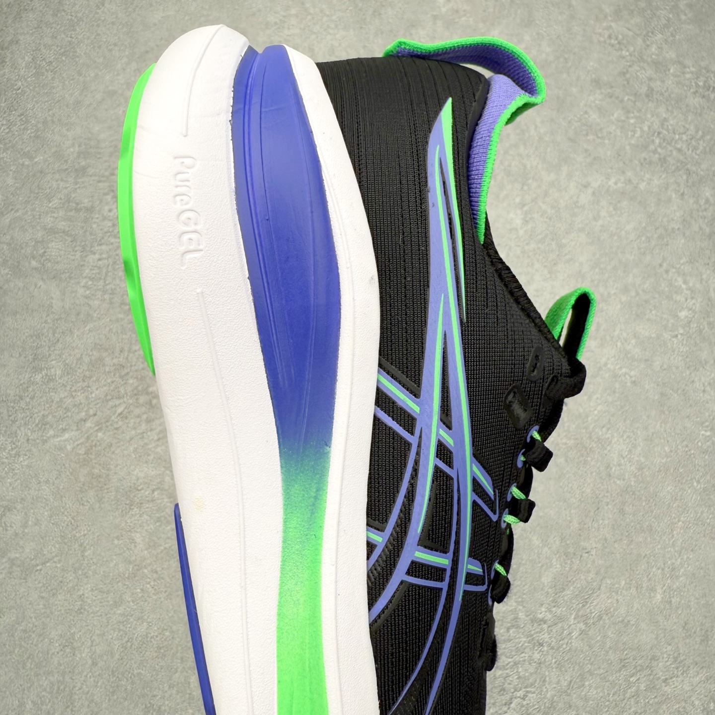 图片[6]-Asics GEL-Nimbus 28 亚瑟士缓震跑鞋 近年复古风潮的势头很旺 ASICS一直坚信保持身体的健康与活力是打造健康快乐的生活方式的最佳途径 ASICS为复古鞋型注入新设计 为玩家的街头穿搭提供了更多可能 GEL-NIMBUSTM9运动鞋最初是为中立和仰卧跑步者设计的长距离训练器 采用原始材料和关键细节重新设计 其Y2K时代的工业外观也被大胆的对比和色块所抵消 尺码：36 36.5 37.5 38 38.5 39 40 40.5 41.5 42 42.5 43.5 44 44.5 45-选品中心