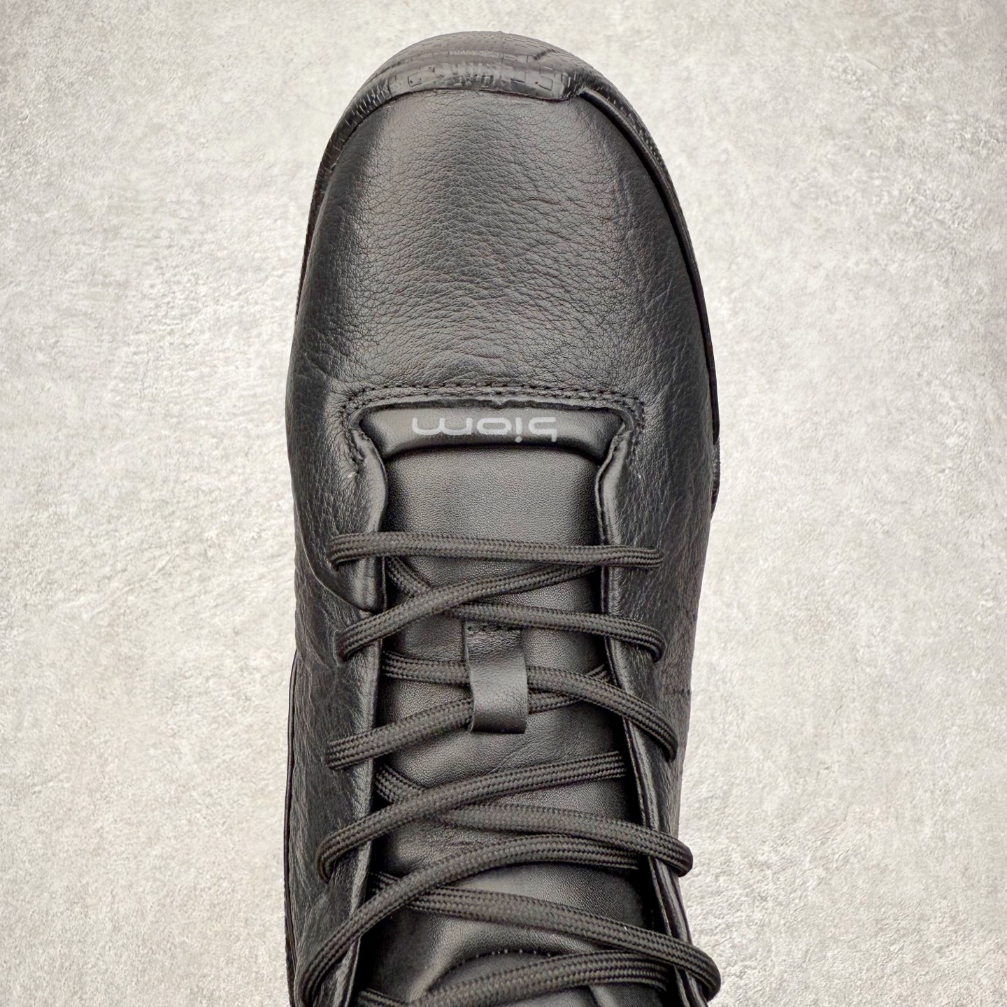 图片[4]-Ecco爱步 Biom C 牛皮 轻盈舒适及踝高帮户外靴 ECCO以三大核心特征为依托：北欧设计风格、鞋履制作、积极的生活方式。北欧设计风格：北欧设计特点是独特、有格调、实用和简约，并且品质优良。鞋履制作：ECCO钟爱鞋履制作以及一切与鞋履制作相关的事物。积极的生活方式：ECCO的创始人希望制作出的鞋履无需磨合，即可完美贴合脚型，帮助人们享受行走的乐趣。ECCO的成功源自其产品质量和创新的技术水平，恪守“鞋遵循双足”的设计理念，将的舒适度和风格融为一体。ECCO跑遍全世界寻找创新的原料。从制革制鞋一体化的设置，源头上控制皮革质量，确保对人体无害。 尺码：38 39 40 41 42 43 44 （皮鞋码）-选品中心