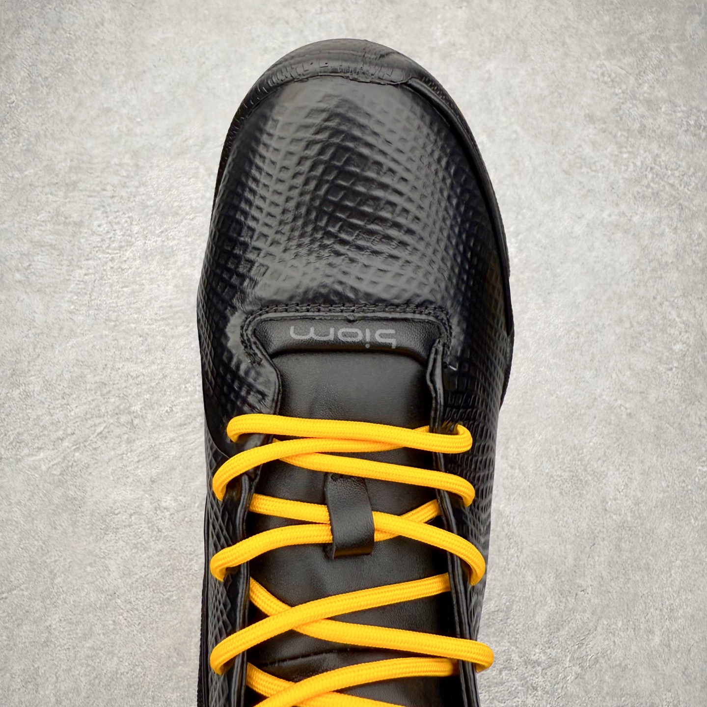 图片[4]-Ecco爱步 Biom C 牛皮 轻盈舒适及踝高帮户外靴 ECCO以三大核心特征为依托：北欧设计风格、鞋履制作、积极的生活方式。北欧设计风格：北欧设计特点是独特、有格调、实用和简约，并且品质优良。鞋履制作：ECCO钟爱鞋履制作以及一切与鞋履制作相关的事物。积极的生活方式：ECCO的创始人希望制作出的鞋履无需磨合，即可完美贴合脚型，帮助人们享受行走的乐趣。ECCO的成功源自其产品质量和创新的技术水平，恪守“鞋遵循双足”的设计理念，将的舒适度和风格融为一体。ECCO跑遍全世界寻找创新的原料。从制革制鞋一体化的设置，源头上控制皮革质量，确保对人体无害。 尺码：38 39 40 41 42 43 44 （皮鞋码）-选品中心