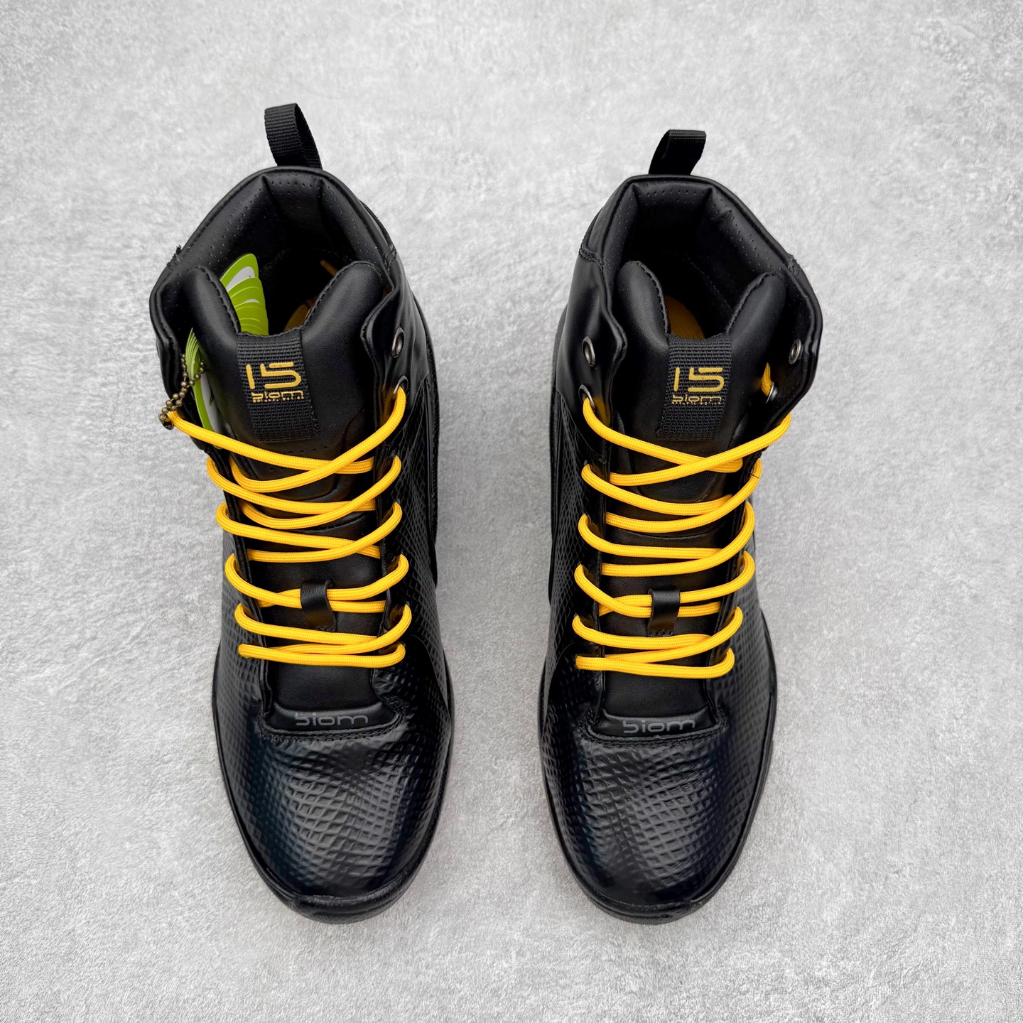 图片[2]-Ecco爱步 Biom C 牛皮 轻盈舒适及踝高帮户外靴 ECCO以三大核心特征为依托：北欧设计风格、鞋履制作、积极的生活方式。北欧设计风格：北欧设计特点是独特、有格调、实用和简约，并且品质优良。鞋履制作：ECCO钟爱鞋履制作以及一切与鞋履制作相关的事物。积极的生活方式：ECCO的创始人希望制作出的鞋履无需磨合，即可完美贴合脚型，帮助人们享受行走的乐趣。ECCO的成功源自其产品质量和创新的技术水平，恪守“鞋遵循双足”的设计理念，将的舒适度和风格融为一体。ECCO跑遍全世界寻找创新的原料。从制革制鞋一体化的设置，源头上控制皮革质量，确保对人体无害。 尺码：38 39 40 41 42 43 44 （皮鞋码）-选品中心