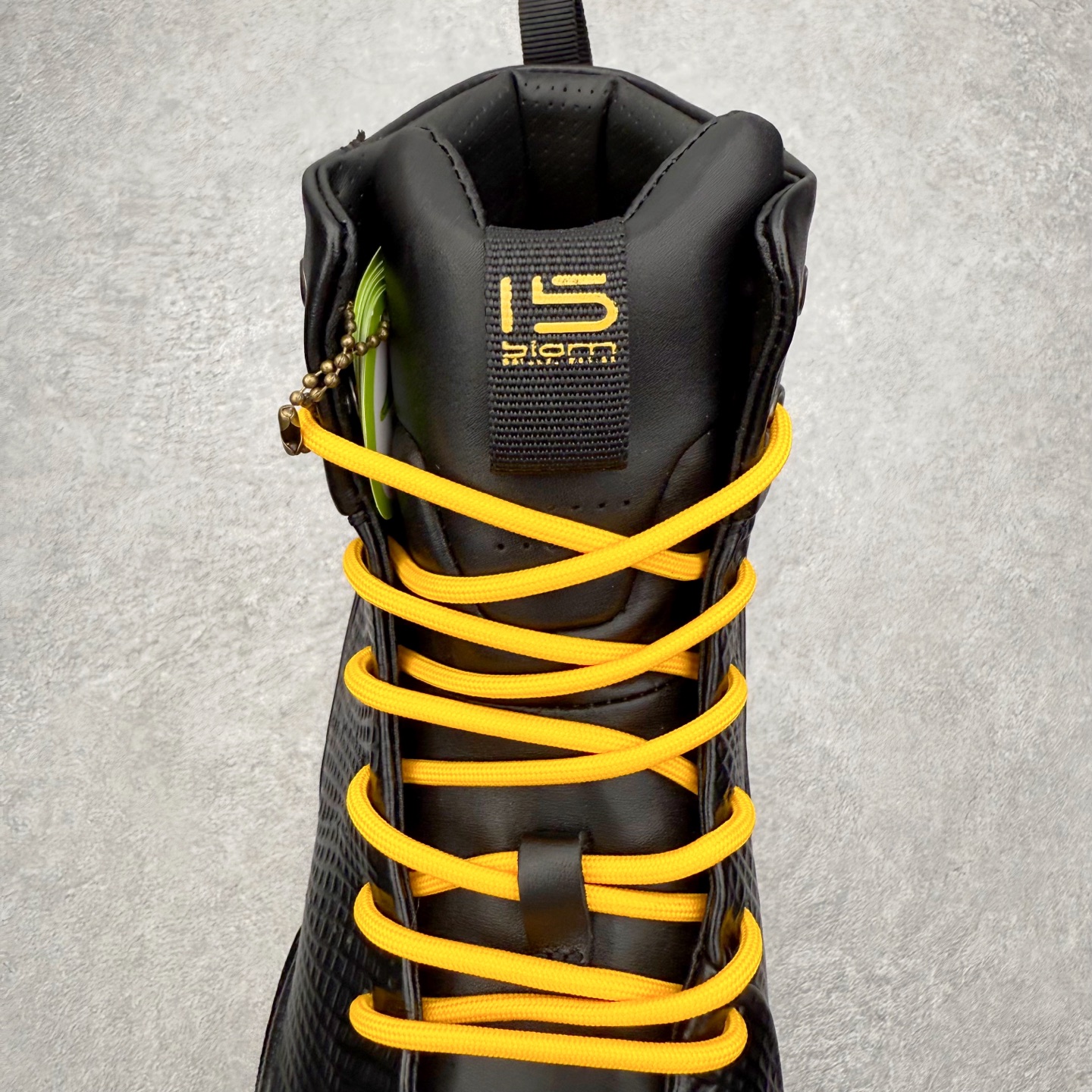 图片[5]-Ecco爱步 Biom C 牛皮 轻盈舒适及踝高帮户外靴 ECCO以三大核心特征为依托：北欧设计风格、鞋履制作、积极的生活方式。北欧设计风格：北欧设计特点是独特、有格调、实用和简约，并且品质优良。鞋履制作：ECCO钟爱鞋履制作以及一切与鞋履制作相关的事物。积极的生活方式：ECCO的创始人希望制作出的鞋履无需磨合，即可完美贴合脚型，帮助人们享受行走的乐趣。ECCO的成功源自其产品质量和创新的技术水平，恪守“鞋遵循双足”的设计理念，将的舒适度和风格融为一体。ECCO跑遍全世界寻找创新的原料。从制革制鞋一体化的设置，源头上控制皮革质量，确保对人体无害。 尺码：38 39 40 41 42 43 44 （皮鞋码）-选品中心