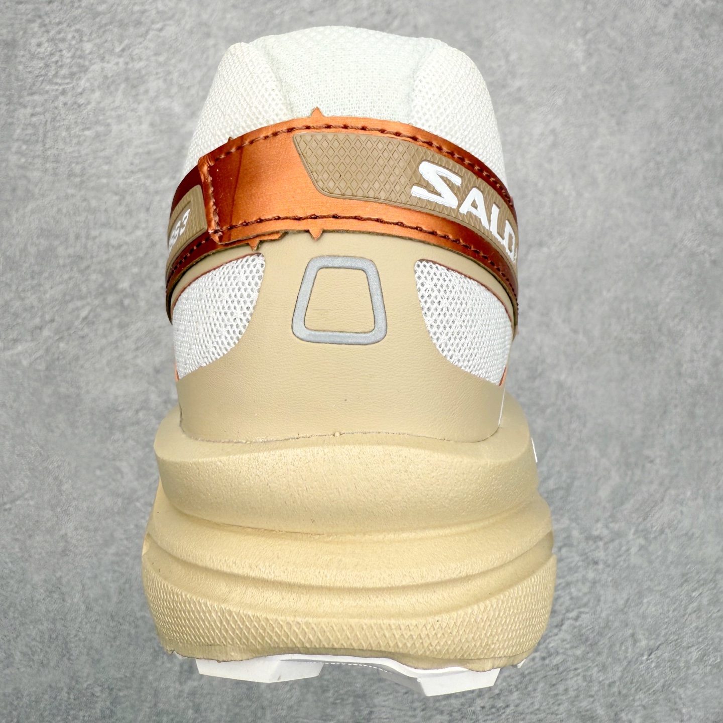 图片[8]-SALOMON 萨洛蒙 Speedcross 3 舒适轻盈减震包裹性支撑耐磨轻便低帮生活休闲鞋 男女同款 SALOMON诞生于1947年的法国阿尔卑斯山区，全球知名的户外运动品牌。一直致力于推动滑雪、越野跑等山地运动的发展及产品的进步。其产品设计致力于追求创新和发掘产品的性能极限，帮助喜欢自由的人在山地间不断挑战自我。实拍调校N版已经零色差零失真 百分百还原实物色彩所见即所得 不存在货不对板色差等低级问题 选购参考实物拍摄 不混卖不参货 只用心做好货严格选品 承诺混一赔十 尺码：36 36.5 37.5 38 38.5 39 40 40.5 41 42 42.5 43 44 44.5 45-选品中心