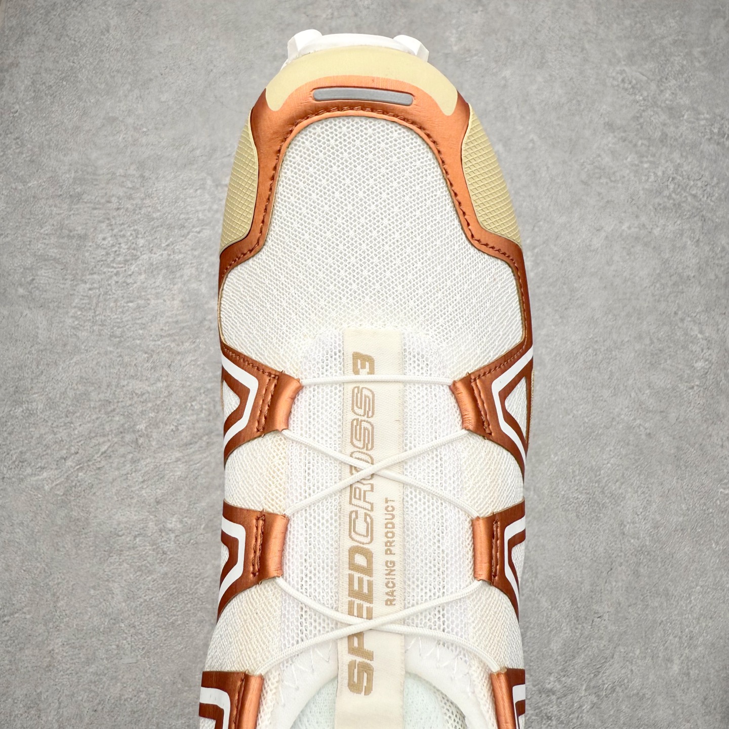 图片[4]-SALOMON 萨洛蒙 Speedcross 3 舒适轻盈减震包裹性支撑耐磨轻便低帮生活休闲鞋 男女同款 SALOMON诞生于1947年的法国阿尔卑斯山区，全球知名的户外运动品牌。一直致力于推动滑雪、越野跑等山地运动的发展及产品的进步。其产品设计致力于追求创新和发掘产品的性能极限，帮助喜欢自由的人在山地间不断挑战自我。实拍调校N版已经零色差零失真 百分百还原实物色彩所见即所得 不存在货不对板色差等低级问题 选购参考实物拍摄 不混卖不参货 只用心做好货严格选品 承诺混一赔十 尺码：36 36.5 37.5 38 38.5 39 40 40.5 41 42 42.5 43 44 44.5 45-选品中心