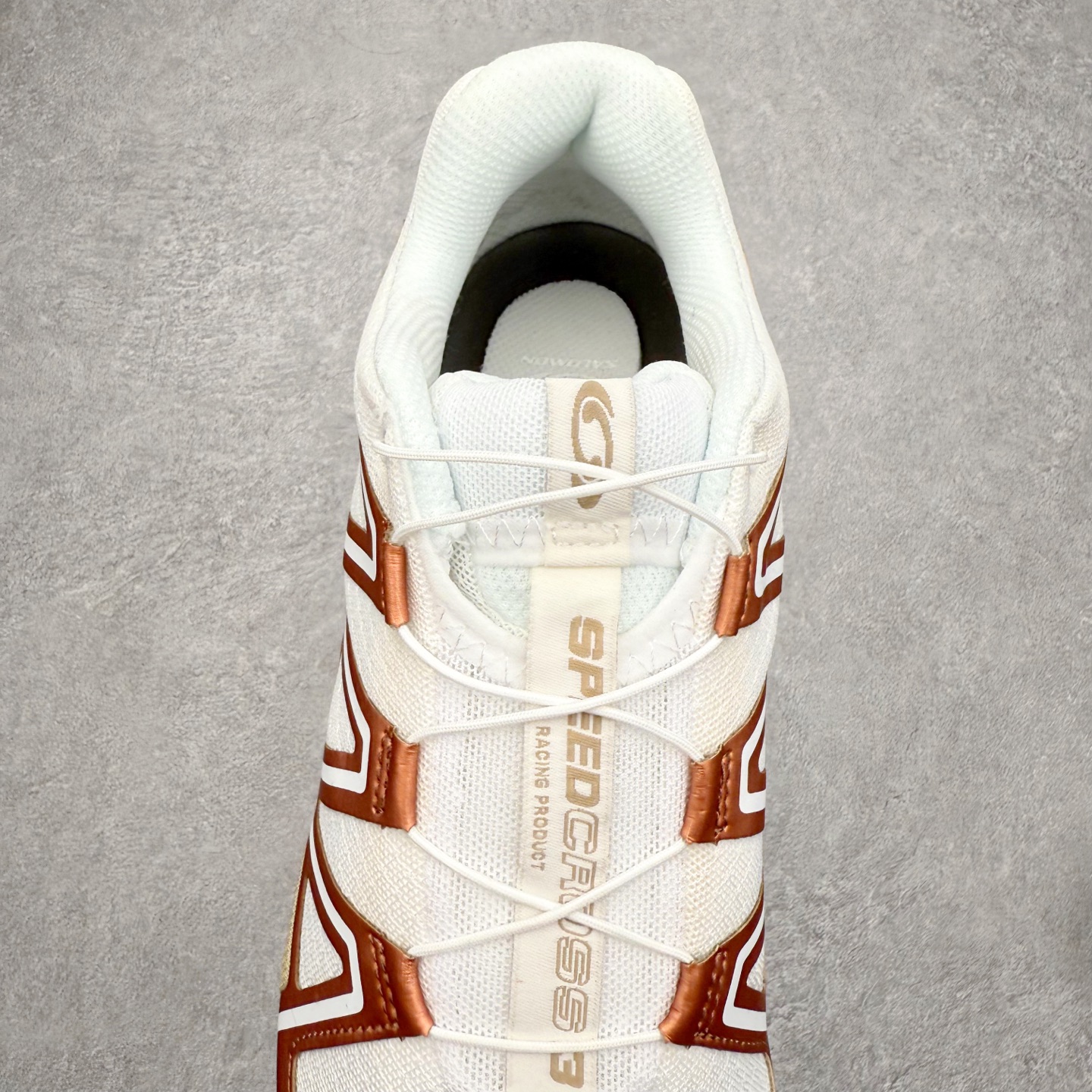 图片[5]-SALOMON 萨洛蒙 Speedcross 3 舒适轻盈减震包裹性支撑耐磨轻便低帮生活休闲鞋 男女同款 SALOMON诞生于1947年的法国阿尔卑斯山区，全球知名的户外运动品牌。一直致力于推动滑雪、越野跑等山地运动的发展及产品的进步。其产品设计致力于追求创新和发掘产品的性能极限，帮助喜欢自由的人在山地间不断挑战自我。实拍调校N版已经零色差零失真 百分百还原实物色彩所见即所得 不存在货不对板色差等低级问题 选购参考实物拍摄 不混卖不参货 只用心做好货严格选品 承诺混一赔十 尺码：36 36.5 37.5 38 38.5 39 40 40.5 41 42 42.5 43 44 44.5 45-选品中心