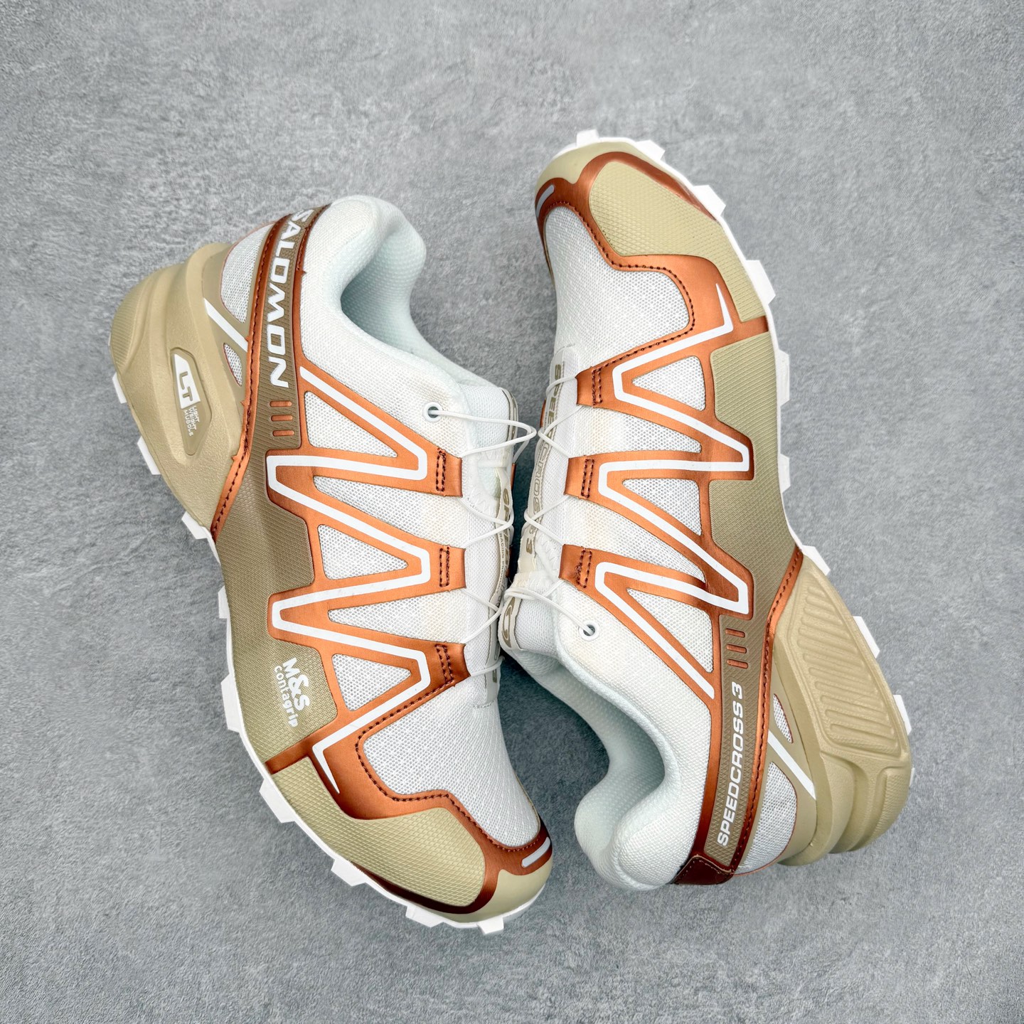 图片[3]-SALOMON 萨洛蒙 Speedcross 3 舒适轻盈减震包裹性支撑耐磨轻便低帮生活休闲鞋 男女同款 SALOMON诞生于1947年的法国阿尔卑斯山区，全球知名的户外运动品牌。一直致力于推动滑雪、越野跑等山地运动的发展及产品的进步。其产品设计致力于追求创新和发掘产品的性能极限，帮助喜欢自由的人在山地间不断挑战自我。实拍调校N版已经零色差零失真 百分百还原实物色彩所见即所得 不存在货不对板色差等低级问题 选购参考实物拍摄 不混卖不参货 只用心做好货严格选品 承诺混一赔十 尺码：36 36.5 37.5 38 38.5 39 40 40.5 41 42 42.5 43 44 44.5 45-选品中心