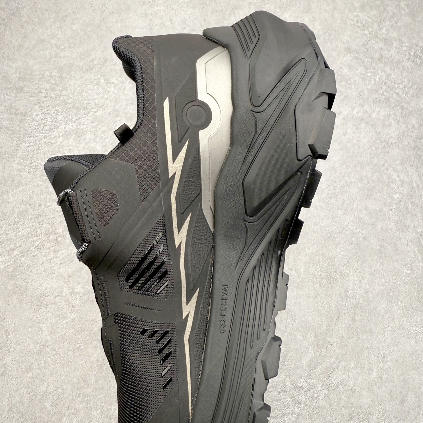 图片[7]-KAILAS FUGA EX3 GTX BOA 凯乐石25款舒适缓冲徒步织物TPU减震防滑透气包裹性轻便低帮超强抓地力越野跑步鞋 KAILAS凯乐石品牌是全球三大全系攀登品牌之一，于2003年创立于中国广州，致力于为有攀登梦想的户外运动员及爱好者，研发制造功能性专业装备，满足他们在极限环境下安全舒适的需求，凯乐石专注于科技面料的开发及专业功能设计，产品线覆盖登山、攀岩、徒步、越野跑山、露营、旅行等多项户外运动，通过运动员的测试反馈，不断进化迭代，产品荣获国内外大奖71座，发明专利21个，更突破性的自主研发攀登器械，打造出中国的攀登硬实力。实拍调校N版已经零色差零失真 百分百还原实物色彩所见即所得 不存在货不对板色差等低级问题 选购参考实物拍摄 不混卖不参货 只用心做好货严格选品 承诺混一赔十 尺码：36 36.5 37.5 38 38.5 39 39.5 40 40.5 41 41.5 42 42.5 43 44 44.5 45-选品中心