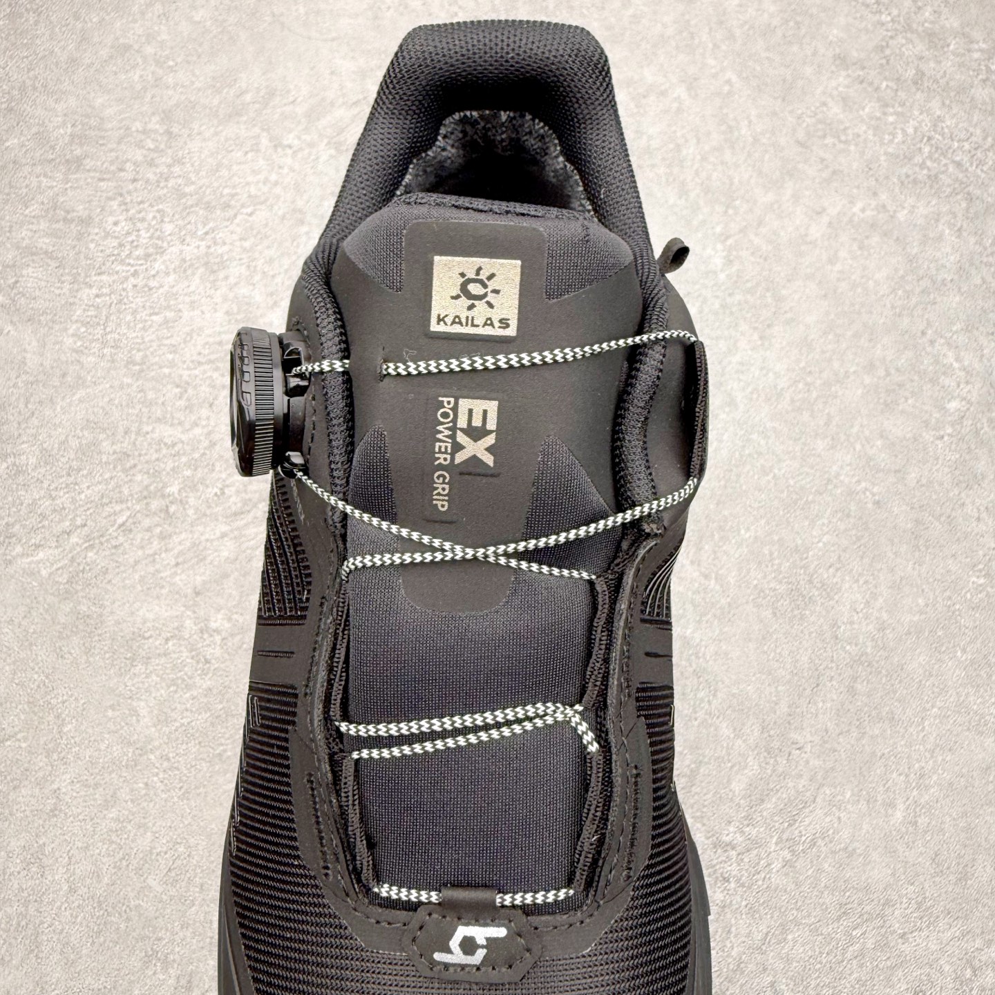 图片[5]-KAILAS FUGA EX3 GTX BOA 凯乐石25款舒适缓冲徒步织物TPU减震防滑透气包裹性轻便低帮超强抓地力越野跑步鞋 KAILAS凯乐石品牌是全球三大全系攀登品牌之一，于2003年创立于中国广州，致力于为有攀登梦想的户外运动员及爱好者，研发制造功能性专业装备，满足他们在极限环境下安全舒适的需求，凯乐石专注于科技面料的开发及专业功能设计，产品线覆盖登山、攀岩、徒步、越野跑山、露营、旅行等多项户外运动，通过运动员的测试反馈，不断进化迭代，产品荣获国内外大奖71座，发明专利21个，更突破性的自主研发攀登器械，打造出中国的攀登硬实力。实拍调校N版已经零色差零失真 百分百还原实物色彩所见即所得 不存在货不对板色差等低级问题 选购参考实物拍摄 不混卖不参货 只用心做好货严格选品 承诺混一赔十 尺码：36 36.5 37.5 38 38.5 39 39.5 40 40.5 41 41.5 42 42.5 43 44 44.5 45-选品中心