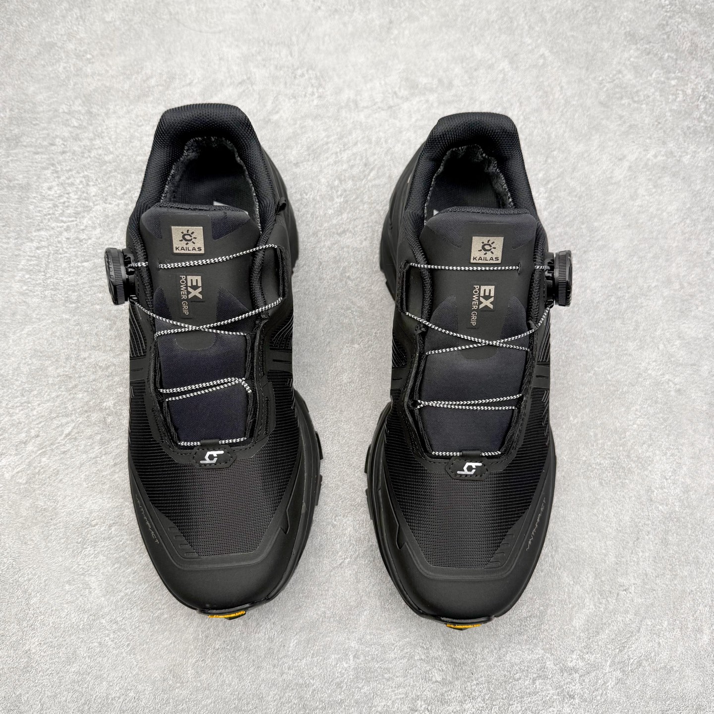 图片[2]-KAILAS FUGA EX3 GTX BOA 凯乐石25款舒适缓冲徒步织物TPU减震防滑透气包裹性轻便低帮超强抓地力越野跑步鞋 KAILAS凯乐石品牌是全球三大全系攀登品牌之一，于2003年创立于中国广州，致力于为有攀登梦想的户外运动员及爱好者，研发制造功能性专业装备，满足他们在极限环境下安全舒适的需求，凯乐石专注于科技面料的开发及专业功能设计，产品线覆盖登山、攀岩、徒步、越野跑山、露营、旅行等多项户外运动，通过运动员的测试反馈，不断进化迭代，产品荣获国内外大奖71座，发明专利21个，更突破性的自主研发攀登器械，打造出中国的攀登硬实力。实拍调校N版已经零色差零失真 百分百还原实物色彩所见即所得 不存在货不对板色差等低级问题 选购参考实物拍摄 不混卖不参货 只用心做好货严格选品 承诺混一赔十 尺码：36 36.5 37.5 38 38.5 39 39.5 40 40.5 41 41.5 42 42.5 43 44 44.5 45-选品中心