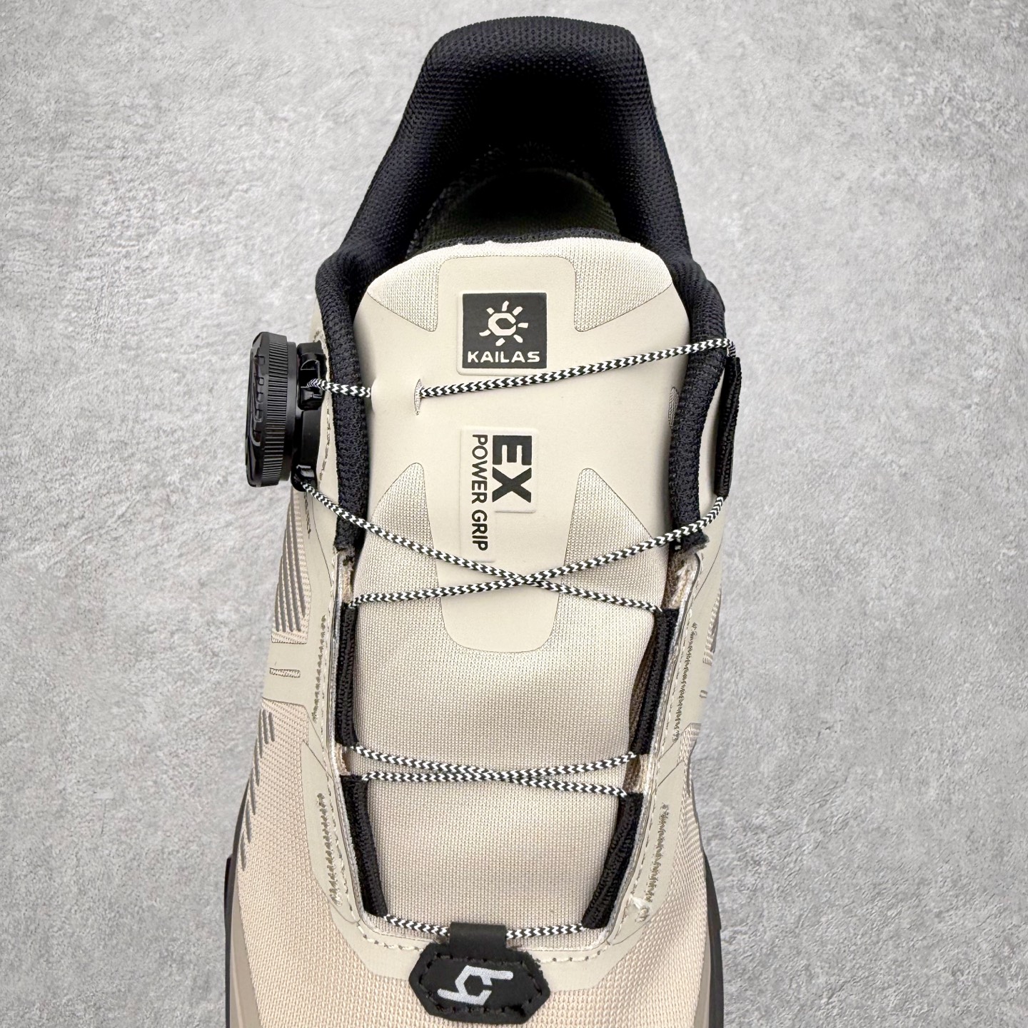 图片[5]-KAILAS FUGA EX3 GTX BOA 凯乐石25款舒适缓冲徒步织物TPU减震防滑透气包裹性轻便低帮超强抓地力越野跑步鞋 KAILAS凯乐石品牌是全球三大全系攀登品牌之一，于2003年创立于中国广州，致力于为有攀登梦想的户外运动员及爱好者，研发制造功能性专业装备，满足他们在极限环境下安全舒适的需求，凯乐石专注于科技面料的开发及专业功能设计，产品线覆盖登山、攀岩、徒步、越野跑山、露营、旅行等多项户外运动，通过运动员的测试反馈，不断进化迭代，产品荣获国内外大奖71座，发明专利21个，更突破性的自主研发攀登器械，打造出中国的攀登硬实力。实拍调校N版已经零色差零失真 百分百还原实物色彩所见即所得 不存在货不对板色差等低级问题 选购参考实物拍摄 不混卖不参货 只用心做好货严格选品 承诺混一赔十 尺码：36 36.5 37.5 38 38.5 39 39.5 40 40.5 41 41.5 42 42.5 43 44 44.5 45-选品中心
