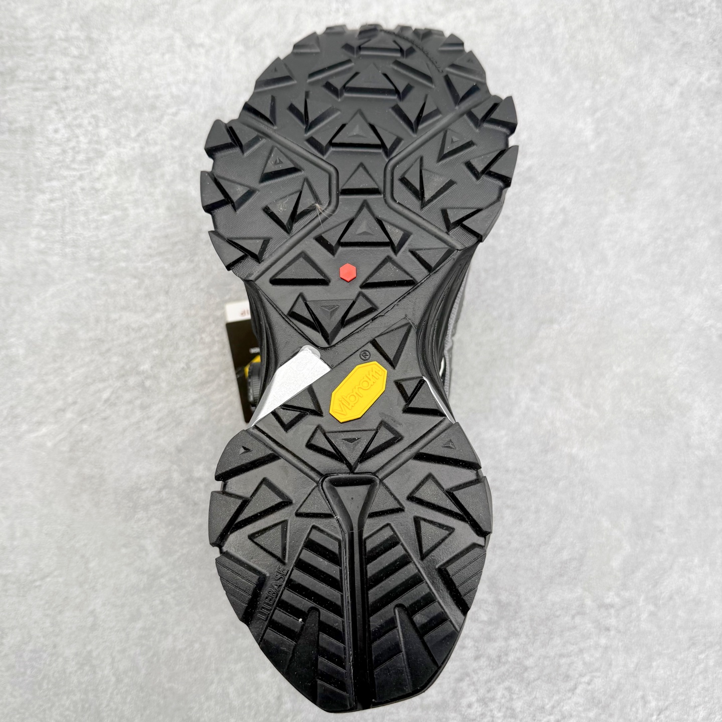 图片[9]-＃K版 KAILAS YAN GTX HIGH 凯乐石运动户外舒适时尚防滑防水透气高帮登山徒步鞋 KAILAS凯乐石品牌是全球三大全系攀登品牌之一，于2003年创立于中国广州，致力于为有攀登梦想的户外运动员及爱好者，研发制造功能性专业装备，满足他们在极限环境下安全舒适的需求，凯乐石专注于科技面料的开发及专业功能设计，产品线覆盖登山、攀岩、徒步、越野跑山、露营、旅行等多项户外运动，通过运动员的测试反馈，不断进化迭代，产品荣获国内外大奖71座，发明专利21个，更突破性的自主研发攀登器械，打造出中国的攀登硬实力。实拍调校N版已经零色差零失真 百分百还原实物色彩所见即所得 不存在货不对板色差等低级问题 选购参考实物拍摄 不混卖不参货 只用心做好货严格选品 承诺混一赔十 尺码：36 36.5 37.5 38 38.5 39 40 40.5 41 42 42.5 43 44 44.5 45-选品中心