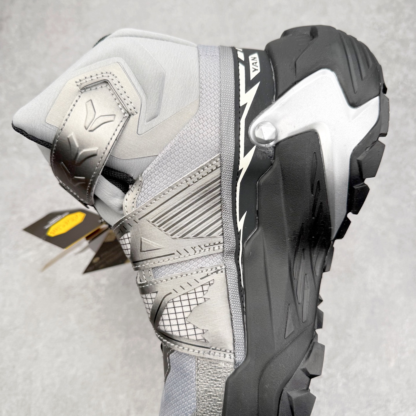 图片[7]-＃K版 KAILAS YAN GTX HIGH 凯乐石运动户外舒适时尚防滑防水透气高帮登山徒步鞋 KAILAS凯乐石品牌是全球三大全系攀登品牌之一，于2003年创立于中国广州，致力于为有攀登梦想的户外运动员及爱好者，研发制造功能性专业装备，满足他们在极限环境下安全舒适的需求，凯乐石专注于科技面料的开发及专业功能设计，产品线覆盖登山、攀岩、徒步、越野跑山、露营、旅行等多项户外运动，通过运动员的测试反馈，不断进化迭代，产品荣获国内外大奖71座，发明专利21个，更突破性的自主研发攀登器械，打造出中国的攀登硬实力。实拍调校N版已经零色差零失真 百分百还原实物色彩所见即所得 不存在货不对板色差等低级问题 选购参考实物拍摄 不混卖不参货 只用心做好货严格选品 承诺混一赔十 尺码：36 36.5 37.5 38 38.5 39 40 40.5 41 42 42.5 43 44 44.5 45-选品中心