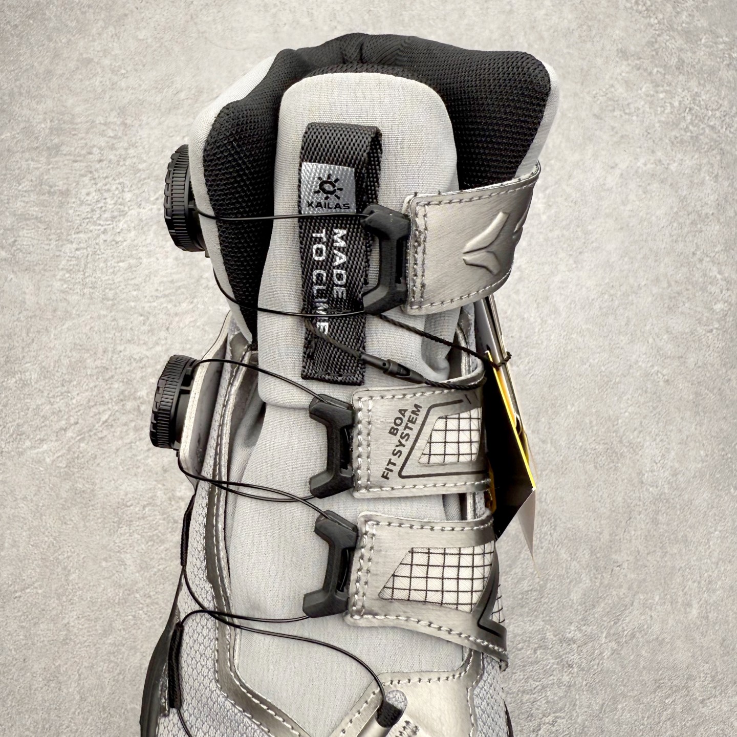 图片[5]-＃K版 KAILAS YAN GTX HIGH 凯乐石运动户外舒适时尚防滑防水透气高帮登山徒步鞋 KAILAS凯乐石品牌是全球三大全系攀登品牌之一，于2003年创立于中国广州，致力于为有攀登梦想的户外运动员及爱好者，研发制造功能性专业装备，满足他们在极限环境下安全舒适的需求，凯乐石专注于科技面料的开发及专业功能设计，产品线覆盖登山、攀岩、徒步、越野跑山、露营、旅行等多项户外运动，通过运动员的测试反馈，不断进化迭代，产品荣获国内外大奖71座，发明专利21个，更突破性的自主研发攀登器械，打造出中国的攀登硬实力。实拍调校N版已经零色差零失真 百分百还原实物色彩所见即所得 不存在货不对板色差等低级问题 选购参考实物拍摄 不混卖不参货 只用心做好货严格选品 承诺混一赔十 尺码：36 36.5 37.5 38 38.5 39 40 40.5 41 42 42.5 43 44 44.5 45-选品中心