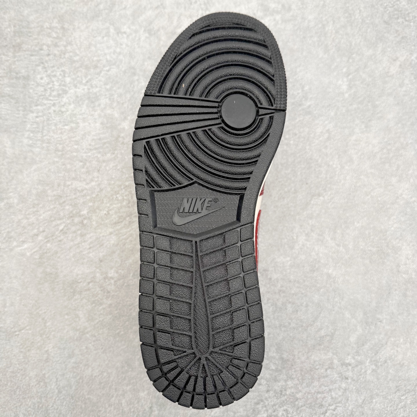 图片[9]-＃K版 Air Jordan AJ1 Low 低帮 553558-040 全新流水线出品 DT版本唯一平替选择 市场第二梯队最强版 全部原鞋开发 原楦原纸板开发 全鞋电脑针车 原厂内置全掌气垫 原盒内在原标 唯一Zp原版鞋带绑法 免检产品 全新2022版型 全头层皮料 完美零毛边处理 原厂配置全掌气垫 价格定位良心 几十个配色陆续出货 实拍调校N版已经零色差零失真 百分百还原实物色彩所见即所得 不存在货不对板色差等低级问题 选购参考实物拍摄 不混卖不参货 只用心做好货严格选品 承诺混一赔十 尺码：36 36.5 37.5 38 38.5 39 40 40.5 41 42 42.5 43 44 44.5 45-选品中心