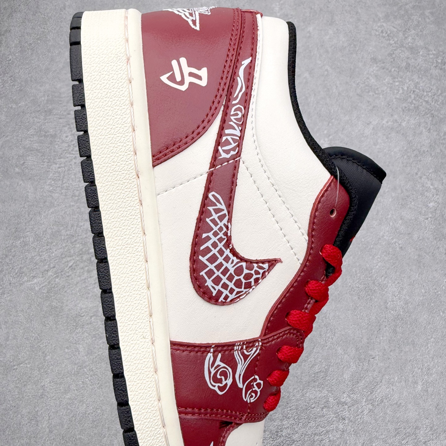 图片[6]-＃K版 Air Jordan AJ1 Low 低帮 553558-040 全新流水线出品 DT版本唯一平替选择 市场第二梯队最强版 全部原鞋开发 原楦原纸板开发 全鞋电脑针车 原厂内置全掌气垫 原盒内在原标 唯一Zp原版鞋带绑法 免检产品 全新2022版型 全头层皮料 完美零毛边处理 原厂配置全掌气垫 价格定位良心 几十个配色陆续出货 实拍调校N版已经零色差零失真 百分百还原实物色彩所见即所得 不存在货不对板色差等低级问题 选购参考实物拍摄 不混卖不参货 只用心做好货严格选品 承诺混一赔十 尺码：36 36.5 37.5 38 38.5 39 40 40.5 41 42 42.5 43 44 44.5 45-选品中心