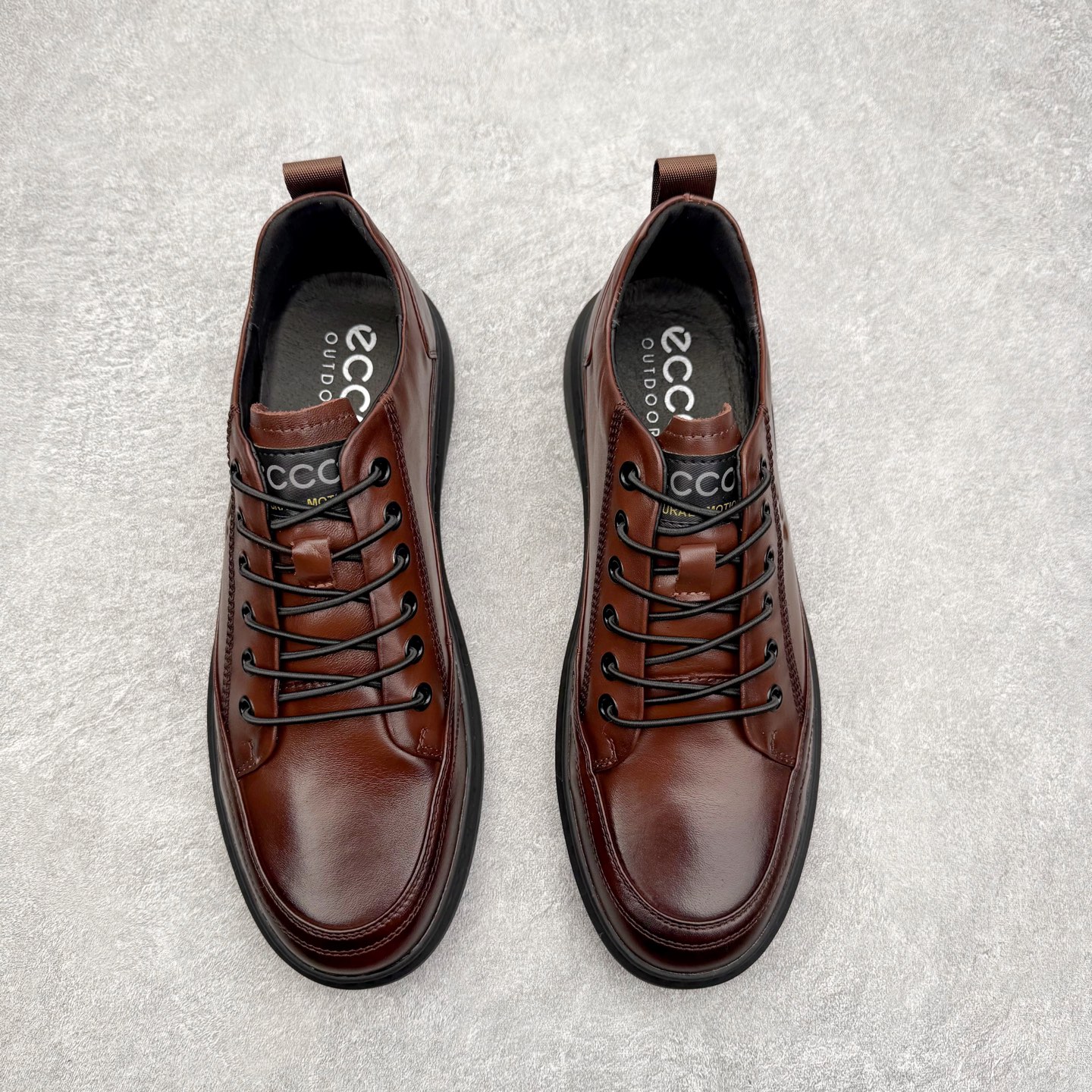 图片[2]-ECCO爱步经典秋冬商务正装休闲鞋 男士简约套脚舒适鞋 雅仕系列皮鞋 细腻深邃甄选粒纹皮革 天然纹理，手感顺滑，柔软有型，贴合双足高效吸湿排汗，步履轻盈无负担 松紧鞋扣无系带 自由套脚穿脱 摆脱繁琐 运动脚感休闲皮鞋，重新定义皮鞋舒适度 一步到位，上脚零负担，全天候自在从容 告别初逢磨合 邂逅即可自在 尺码：38 39 40 41 42 43 44 （皮鞋码）-选品中心