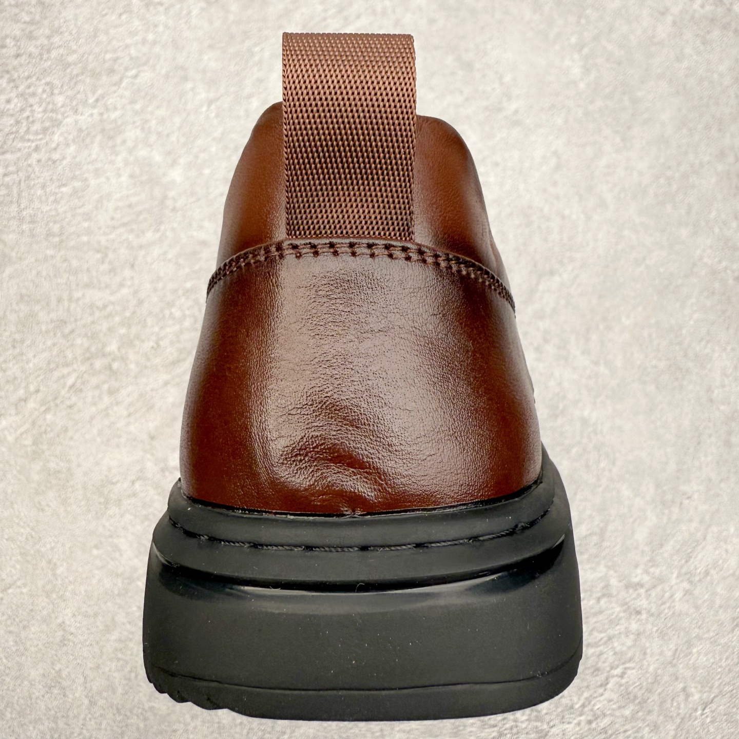 图片[8]-ECCO爱步经典秋冬商务正装休闲鞋 男士简约套脚舒适鞋 雅仕系列皮鞋 细腻深邃甄选粒纹皮革 天然纹理，手感顺滑，柔软有型，贴合双足高效吸湿排汗，步履轻盈无负担 松紧鞋扣无系带 自由套脚穿脱 摆脱繁琐 运动脚感休闲皮鞋，重新定义皮鞋舒适度 一步到位，上脚零负担，全天候自在从容 告别初逢磨合 邂逅即可自在 尺码：38 39 40 41 42 43 44 （皮鞋码）-选品中心