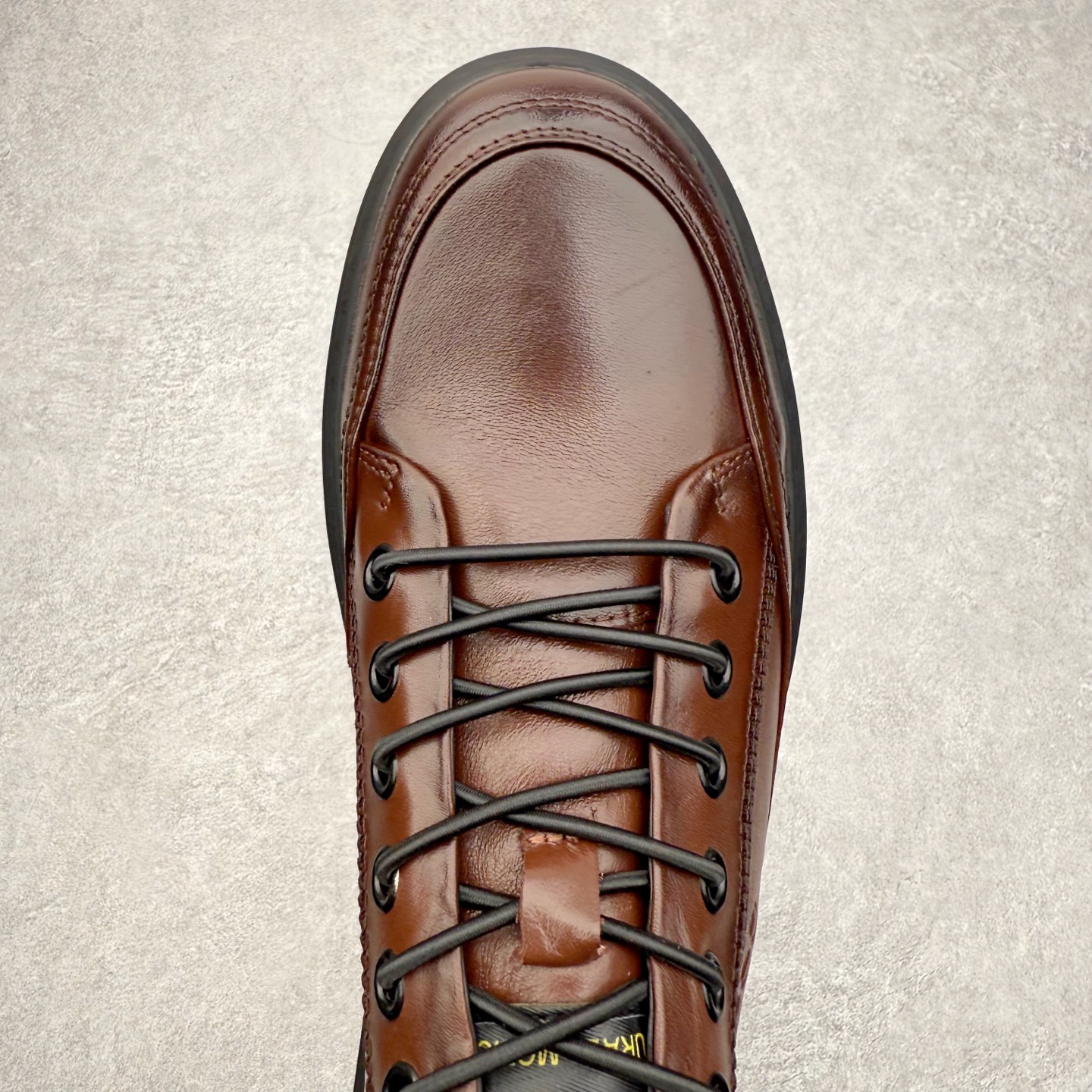 图片[4]-ECCO爱步经典秋冬商务正装休闲鞋 男士简约套脚舒适鞋 雅仕系列皮鞋 细腻深邃甄选粒纹皮革 天然纹理，手感顺滑，柔软有型，贴合双足高效吸湿排汗，步履轻盈无负担 松紧鞋扣无系带 自由套脚穿脱 摆脱繁琐 运动脚感休闲皮鞋，重新定义皮鞋舒适度 一步到位，上脚零负担，全天候自在从容 告别初逢磨合 邂逅即可自在 尺码：38 39 40 41 42 43 44 （皮鞋码）-选品中心