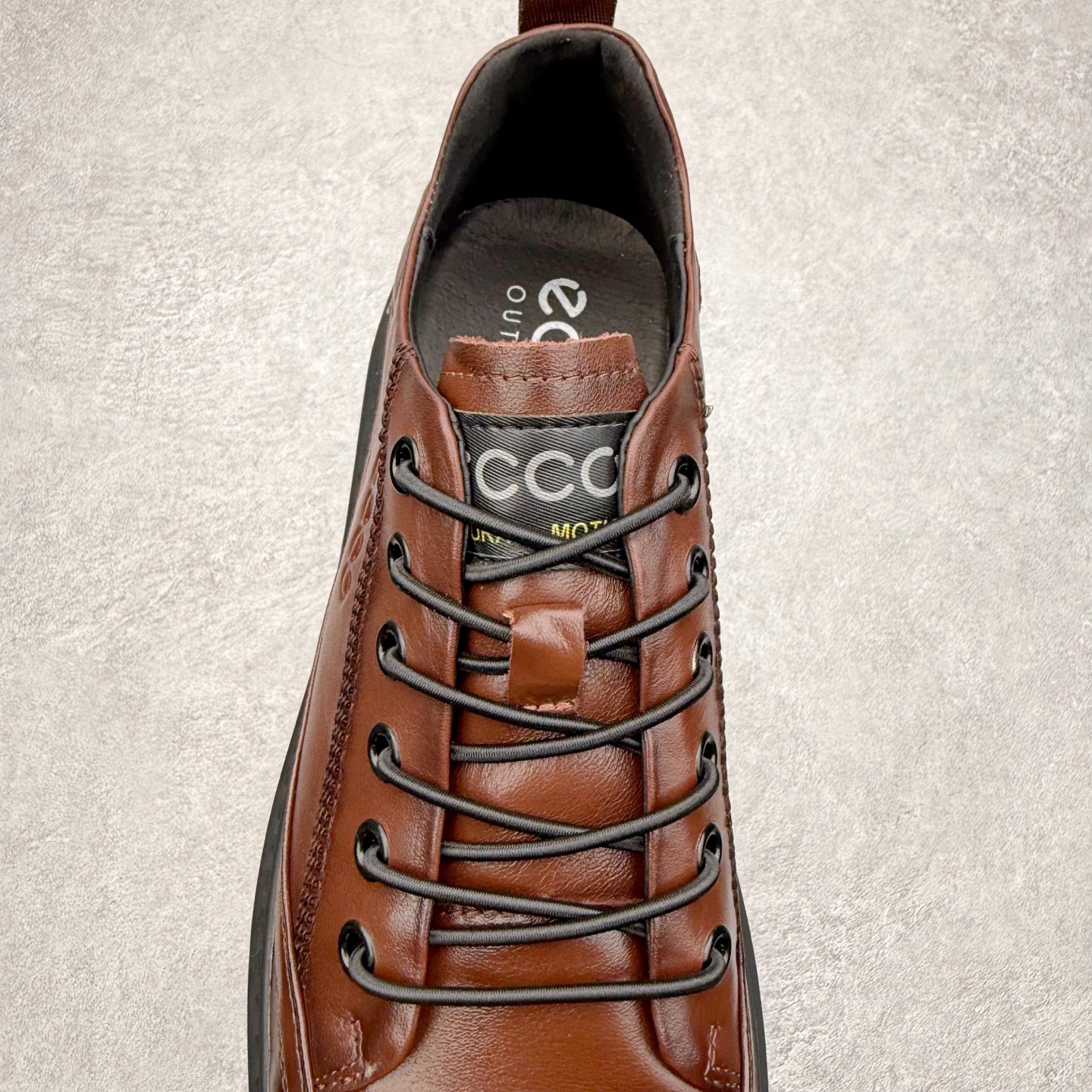 图片[5]-ECCO爱步经典秋冬商务正装休闲鞋 男士简约套脚舒适鞋 雅仕系列皮鞋 细腻深邃甄选粒纹皮革 天然纹理，手感顺滑，柔软有型，贴合双足高效吸湿排汗，步履轻盈无负担 松紧鞋扣无系带 自由套脚穿脱 摆脱繁琐 运动脚感休闲皮鞋，重新定义皮鞋舒适度 一步到位，上脚零负担，全天候自在从容 告别初逢磨合 邂逅即可自在 尺码：38 39 40 41 42 43 44 （皮鞋码）-选品中心