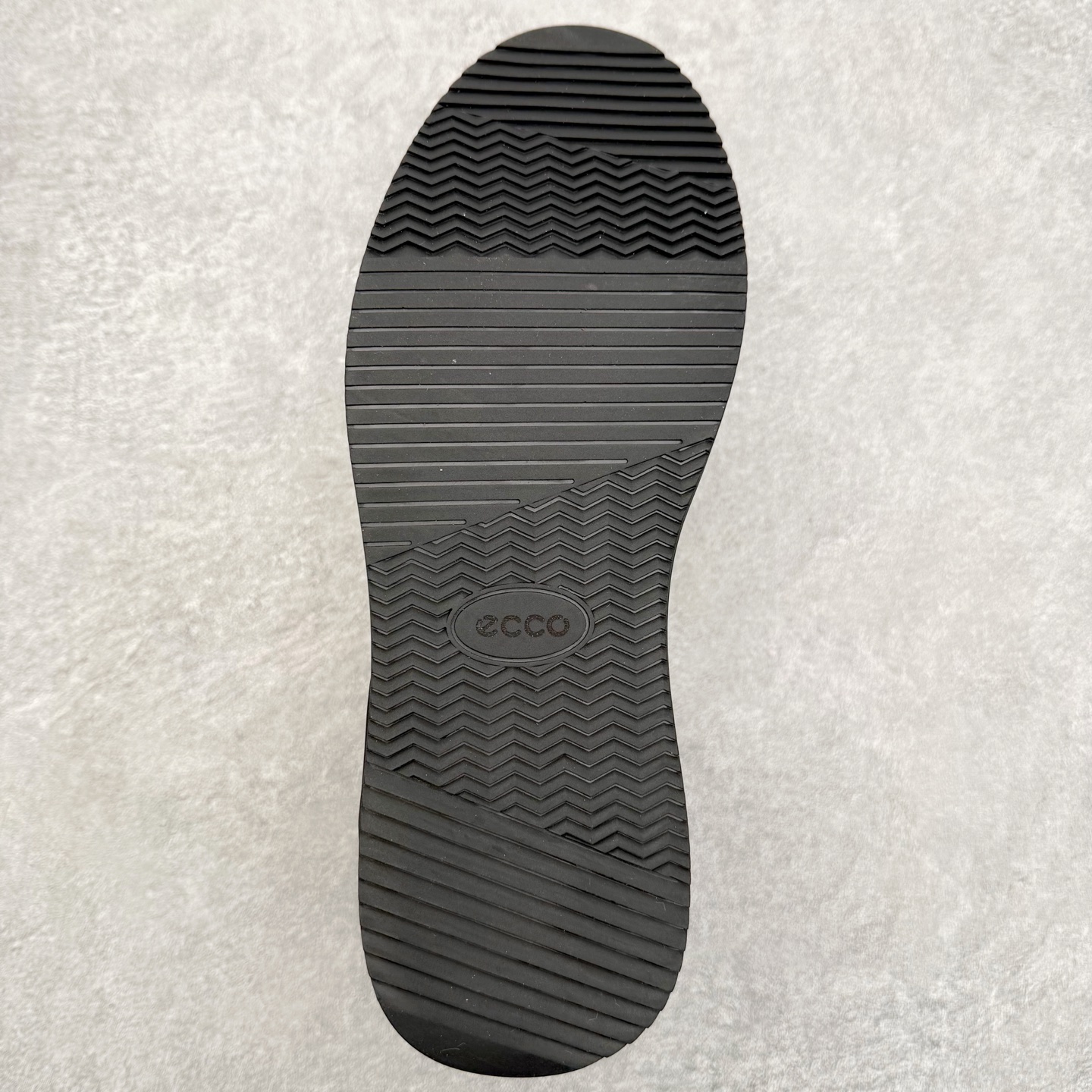 图片[9]-ECCO爱步经典秋冬商务正装休闲鞋 男士简约套脚舒适鞋 雅仕系列皮鞋 细腻深邃甄选粒纹皮革 天然纹理，手感顺滑，柔软有型，贴合双足高效吸湿排汗，步履轻盈无负担 松紧鞋扣无系带 自由套脚穿脱 摆脱繁琐 运动脚感休闲皮鞋，重新定义皮鞋舒适度 一步到位，上脚零负担，全天候自在从容 告别初逢磨合 邂逅即可自在 尺码：38 39 40 41 42 43 44 （皮鞋码）-选品中心