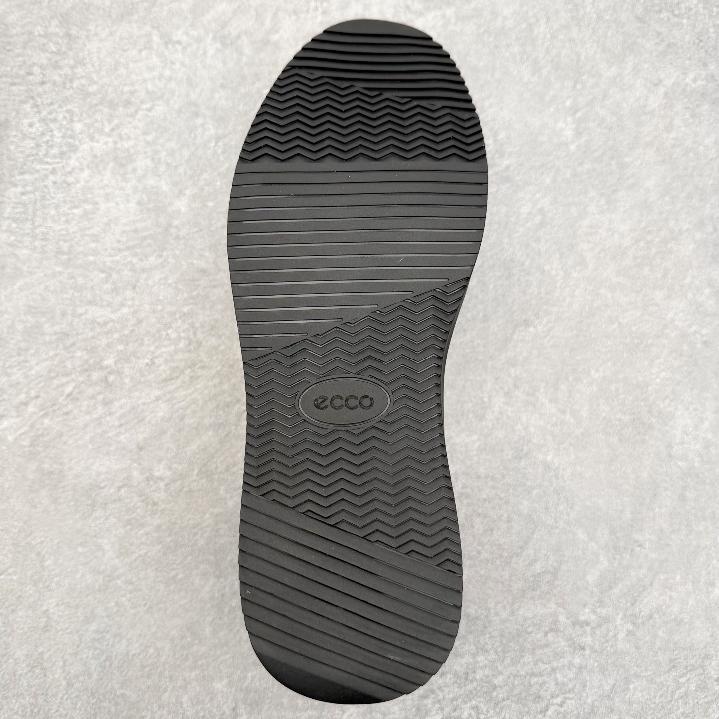 图片[9]-ECCO爱步经典秋冬商务正装休闲鞋 男士简约套脚舒适鞋 雅仕系列皮鞋 细腻深邃甄选粒纹皮革 天然纹理，手感顺滑，柔软有型，贴合双足高效吸湿排汗，步履轻盈无负担 松紧鞋扣无系带 自由套脚穿脱 摆脱繁琐 运动脚感休闲皮鞋，重新定义皮鞋舒适度 一步到位，上脚零负担，全天候自在从容 告别初逢磨合 邂逅即可自在 尺码：38 39 40 41 42 43 44 （皮鞋码）-选品中心