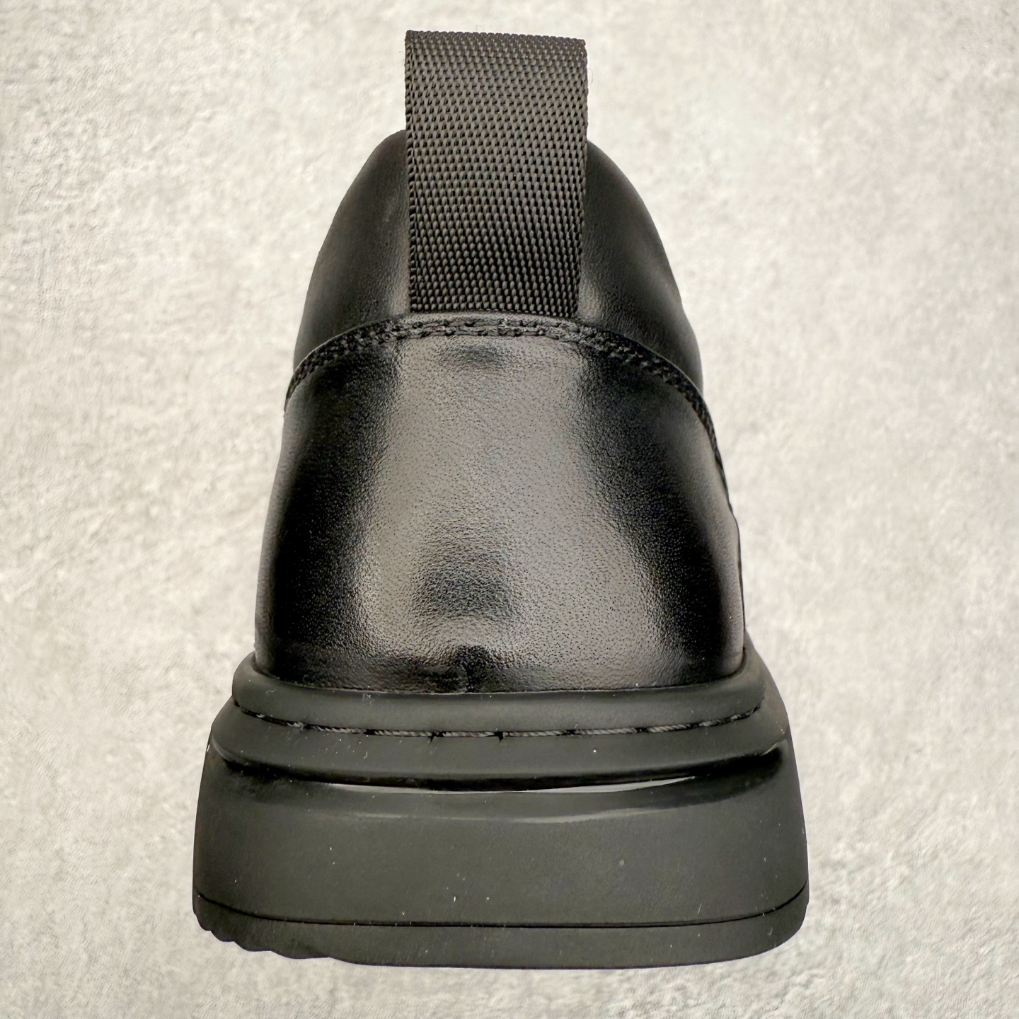 图片[8]-ECCO爱步经典秋冬商务正装休闲鞋 男士简约套脚舒适鞋 雅仕系列皮鞋 细腻深邃甄选粒纹皮革 天然纹理，手感顺滑，柔软有型，贴合双足高效吸湿排汗，步履轻盈无负担 松紧鞋扣无系带 自由套脚穿脱 摆脱繁琐 运动脚感休闲皮鞋，重新定义皮鞋舒适度 一步到位，上脚零负担，全天候自在从容 告别初逢磨合 邂逅即可自在 尺码：38 39 40 41 42 43 44 （皮鞋码）-选品中心