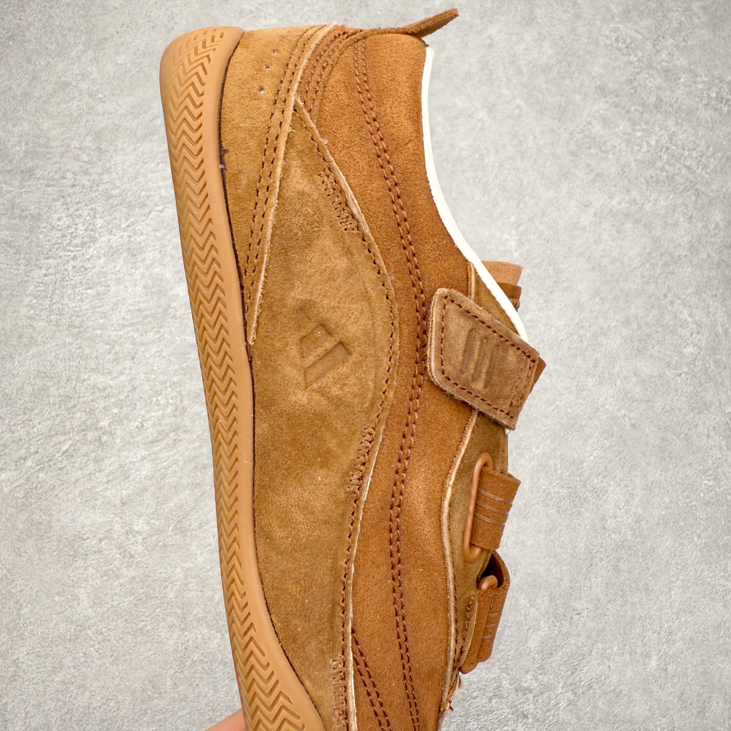 图片[6]-AD FOS URBAN REVERIE 舒适百搭 耐磨 低帮 生活休闲鞋 KJ4034 实拍调校N版已经零色差零失真 百分百还原实物色彩所见即所得 不存在货不对板色差等低级问题 选购参考实物拍摄 不混卖不参货 只用心做好货严格选品 承诺混一赔十 尺码：36 36.5 37.5 38 38.5 39 40 40.5 41 42 42.5 43 44 44.5 45-选品中心