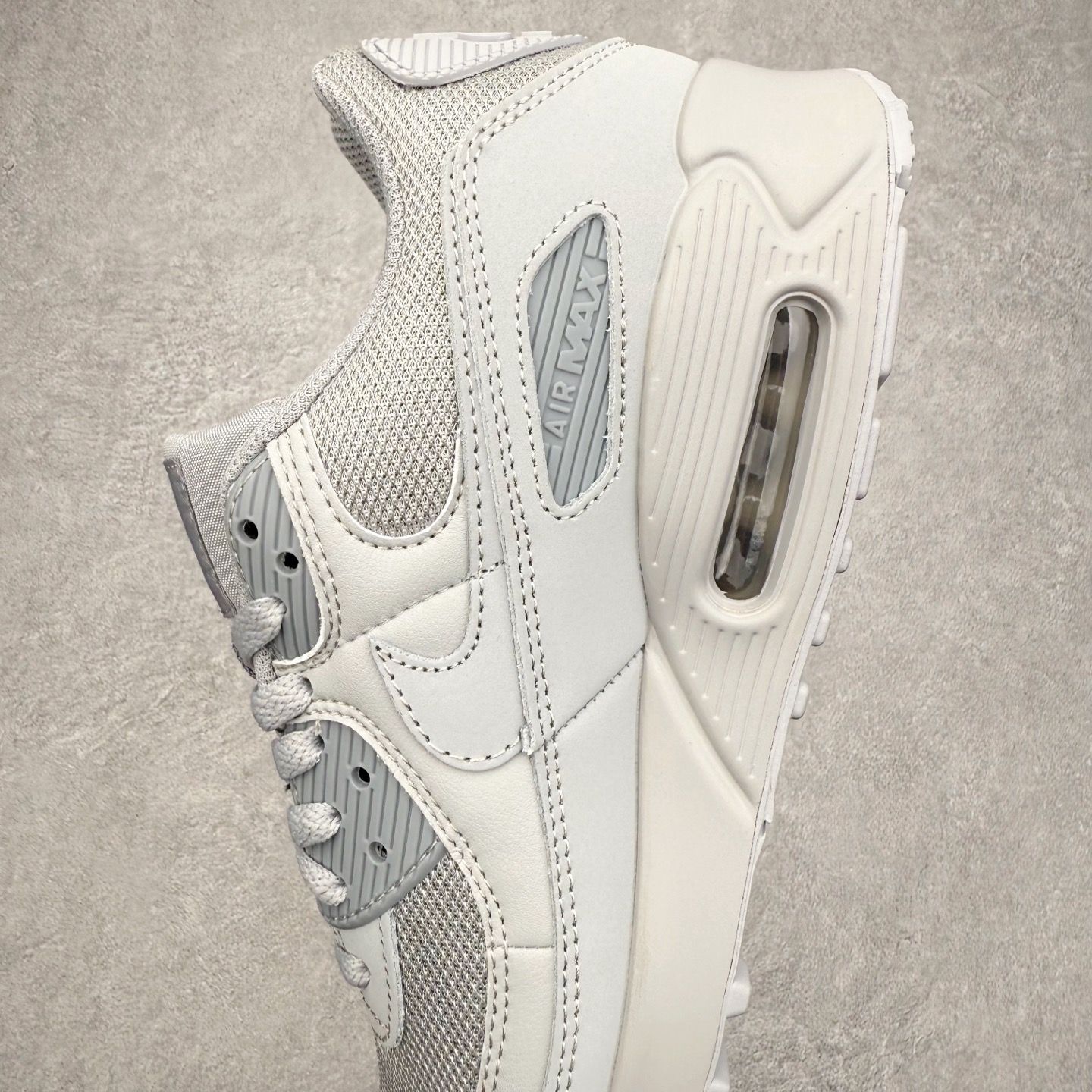 图片[7]-NK Air MAX 90 气垫复古减震跑步鞋 CN8490-001 经典重温 独家陆续补货 外单专供大厂出品 品质稳定 一百余色 终端操作 Air Max 90于1990年推出 来自Air Max系列 在Air Max 1的基础上改进而得 增加了气垫面积 外型上也更为流线 最特別的就是加入了菱纹塑胶嵌板 为Air Max 90增添了许多潮流气息 皮革鞋面 造就出色耐穿性和支撑力 Max Air缓震配置搭配泡棉中底 令Air Max 90轻盈而舒适 华夫格橡胶外底 铸就Air Max 90非凡的抓地力 而Air Max 90不仅是一双跑鞋 它成功跨越了时间的演进 成为了球鞋文化与潮流圈中最熟为人知的鞋款之一 尺码：36 36.5 37.5 38 38.5 39 40 40.5 41 42 42.5 43 44 44.5 45-选品中心