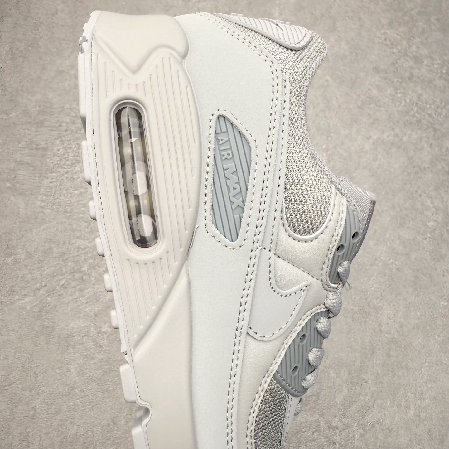 图片[6]-NK Air MAX 90 气垫复古减震跑步鞋 CN8490-001 经典重温 独家陆续补货 外单专供大厂出品 品质稳定 一百余色 终端操作 Air Max 90于1990年推出 来自Air Max系列 在Air Max 1的基础上改进而得 增加了气垫面积 外型上也更为流线 最特別的就是加入了菱纹塑胶嵌板 为Air Max 90增添了许多潮流气息 皮革鞋面 造就出色耐穿性和支撑力 Max Air缓震配置搭配泡棉中底 令Air Max 90轻盈而舒适 华夫格橡胶外底 铸就Air Max 90非凡的抓地力 而Air Max 90不仅是一双跑鞋 它成功跨越了时间的演进 成为了球鞋文化与潮流圈中最熟为人知的鞋款之一 尺码：36 36.5 37.5 38 38.5 39 40 40.5 41 42 42.5 43 44 44.5 45-选品中心