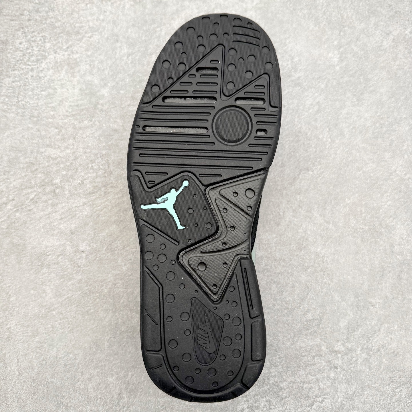 图片[9]-Jordan CMFT Era 时尚舒适 耐磨 低帮 复古篮球鞋 实拍调校N版已经零色差零失真 百分百还原实物色彩所见即所得 不存在货不对板色差等低级问题 选购参考实物拍摄 不混卖不参货 只用心做好货严格选品 承诺混一赔十 尺码：36 36.5 37.5 38 38.5 39 40 40.5 41 42 42.5 43 44 44.5 45 46-选品中心