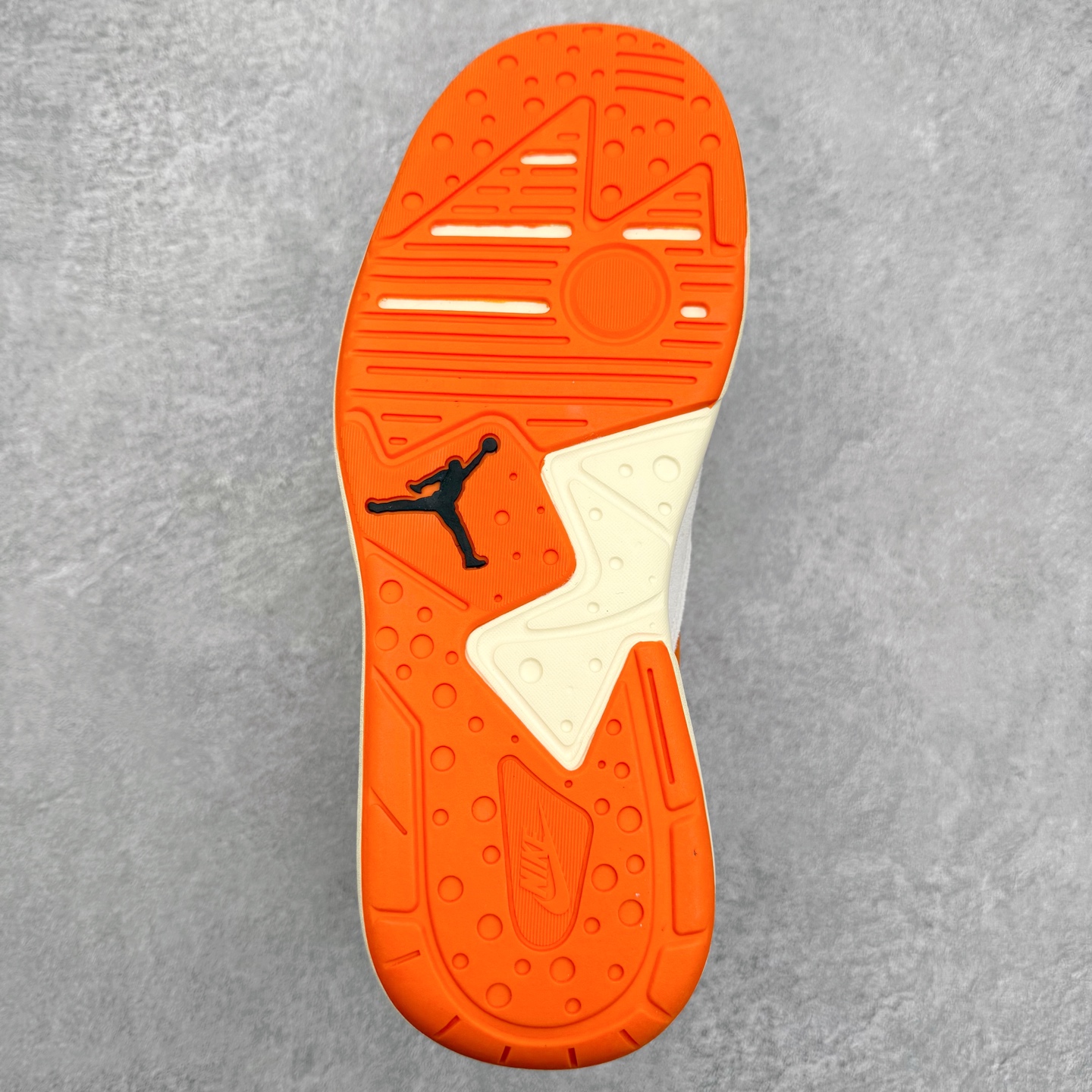 图片[9]-Jordan CMFT Era 时尚舒适 耐磨 低帮 复古篮球鞋 实拍调校N版已经零色差零失真 百分百还原实物色彩所见即所得 不存在货不对板色差等低级问题 选购参考实物拍摄 不混卖不参货 只用心做好货严格选品 承诺混一赔十 尺码：36 36.5 37.5 38 38.5 39 40 40.5 41 42 42.5 43 44 44.5 45 46-选品中心