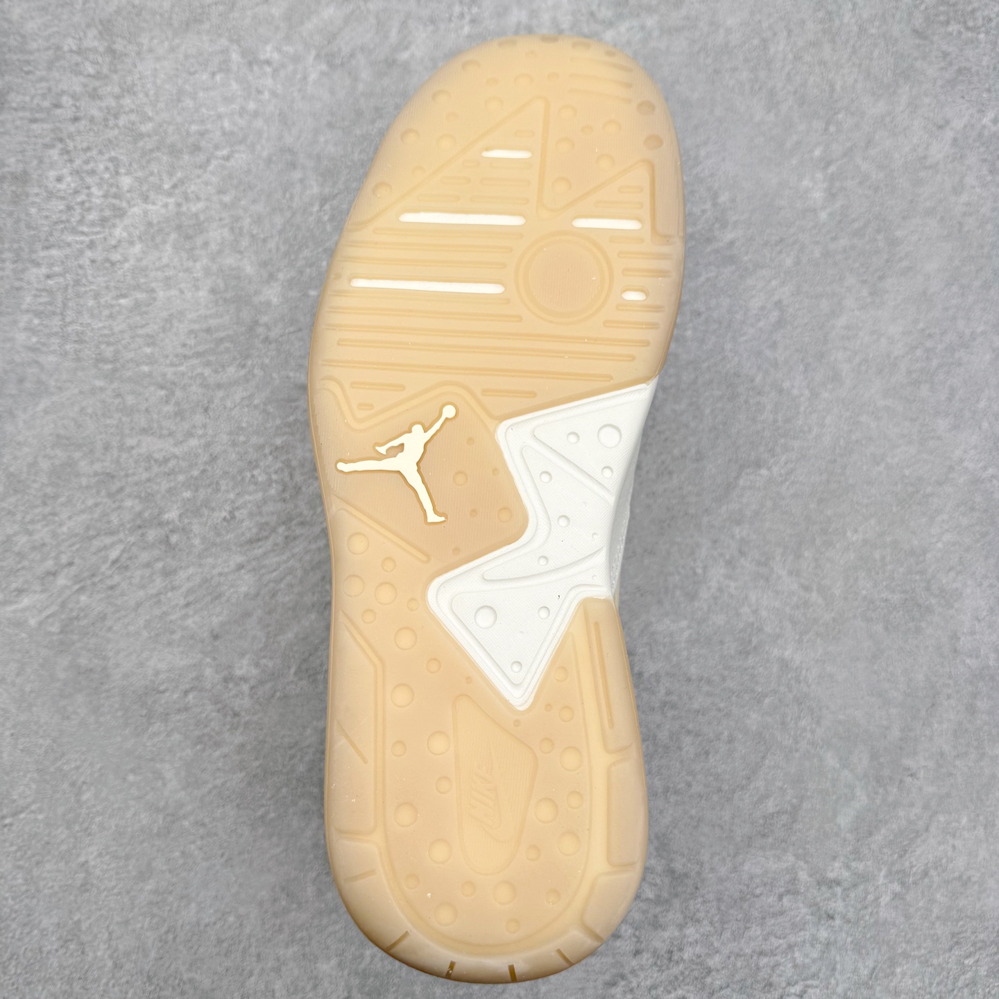 图片[9]-Jordan CMFT Era 时尚舒适 耐磨 低帮 复古篮球鞋 实拍调校N版已经零色差零失真 百分百还原实物色彩所见即所得 不存在货不对板色差等低级问题 选购参考实物拍摄 不混卖不参货 只用心做好货严格选品 承诺混一赔十 尺码：36 36.5 37.5 38 38.5 39 40 40.5 41 42 42.5 43 44 44.5 45 46-选品中心