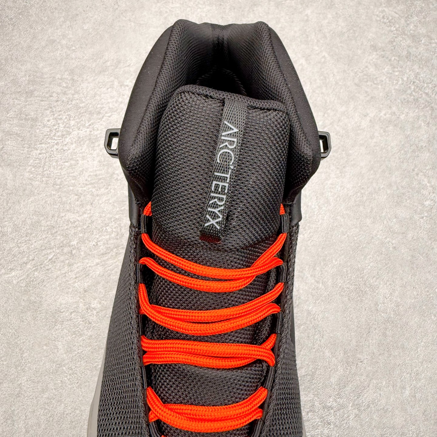 图片[5]-＃HP Arcteryx Kopec Mid GTX 始祖鸟户外防水透气中帮徒步登山鞋 Arcteryx中文名始祖鸟，加拿大户外服饰品牌，1989年创立于加拿大温哥华。始祖鸟来自加拿大海岸山脉，植根高山的专业户外品牌，始终秉承对精湛设计和工艺孜孜以求的准则。从1989年创立至今，Arcteryx始终不断在产品设计与做工上不惜工本，以满足始祖鸟的标准。品质、设计以及精简的理念造就了其良好的性能，并能满足严苛环境下的使用需求。尺码：39 40 41 42 43 44 45-选品中心