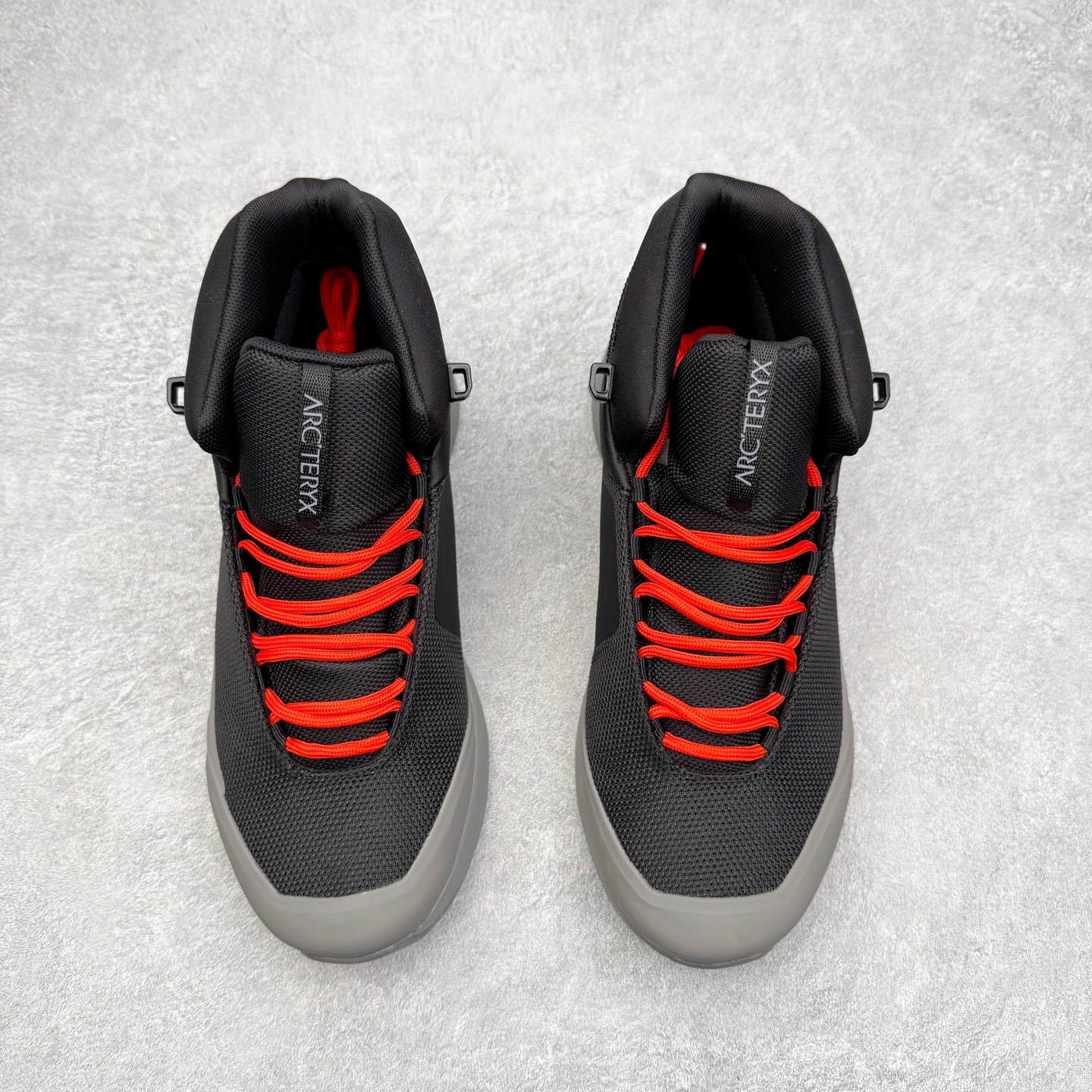 图片[2]-＃HP Arcteryx Kopec Mid GTX 始祖鸟户外防水透气中帮徒步登山鞋 Arcteryx中文名始祖鸟，加拿大户外服饰品牌，1989年创立于加拿大温哥华。始祖鸟来自加拿大海岸山脉，植根高山的专业户外品牌，始终秉承对精湛设计和工艺孜孜以求的准则。从1989年创立至今，Arcteryx始终不断在产品设计与做工上不惜工本，以满足始祖鸟的标准。品质、设计以及精简的理念造就了其良好的性能，并能满足严苛环境下的使用需求。尺码：39 40 41 42 43 44 45-选品中心