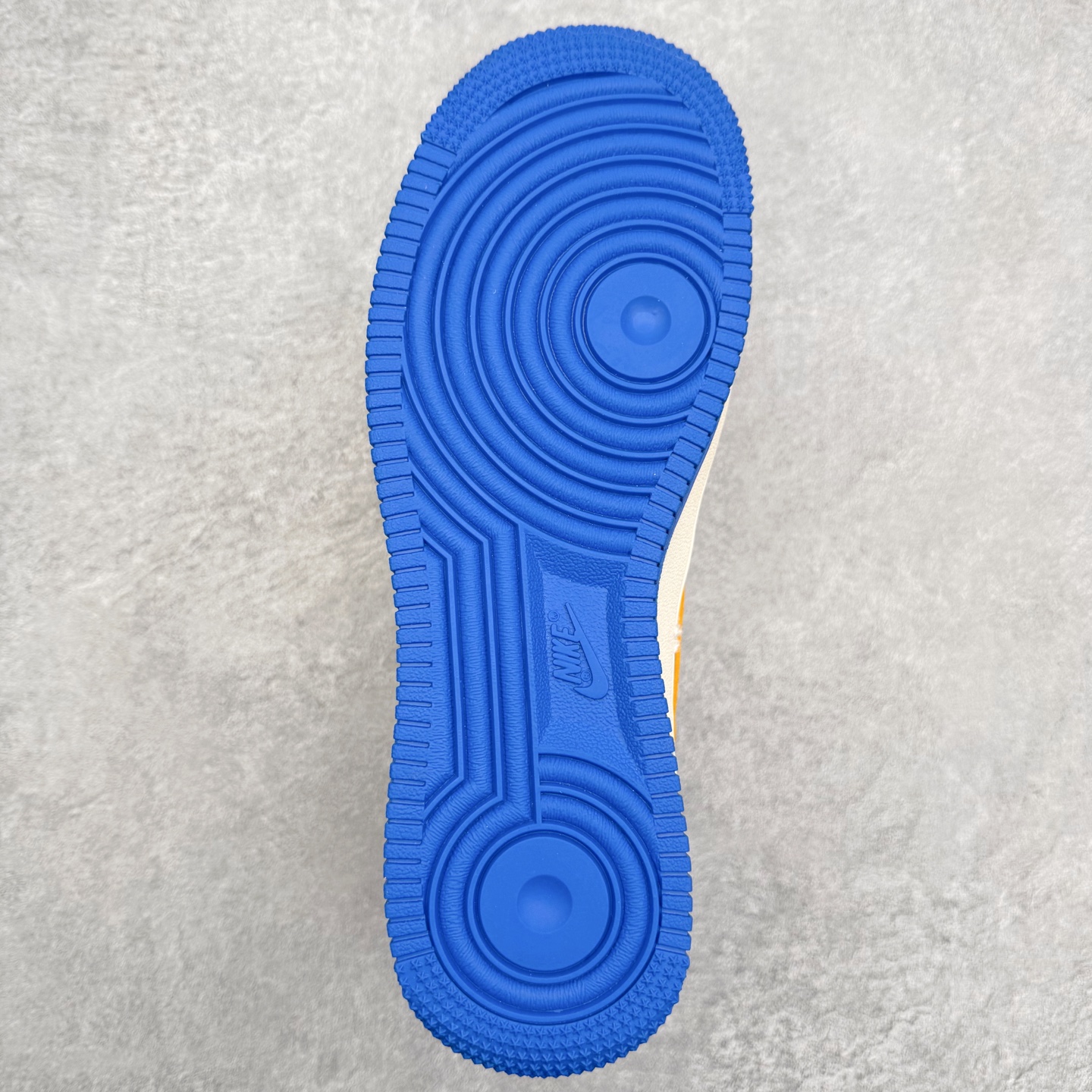 图片[9]-NK Air Force 1´07 Low 空军一号低帮百搭休闲运动板鞋 QW5606-270 柔软、弹性十足的缓震性能和出色的中底设计 横跨复古与现代的外型结合 造就出风靡全球 三十多年的Force 1 直到今天还深受青睐 实拍调校N版已经零色差零失真 百分百还原实物色彩所见即所得 不存在货不对板色差等低级问题 选购参考实物拍摄 不混卖不参货 只用心做好货严格选品 承诺混一赔十 尺码：36 36.5 37.5 38 38.5 39 40 40.5 41 42 42.5 43 44 44.5 45-选品中心