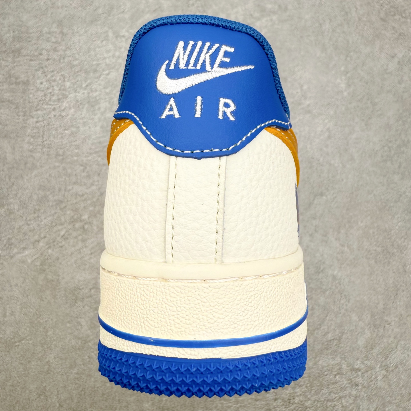 图片[8]-NK Air Force 1´07 Low 空军一号低帮百搭休闲运动板鞋 QW5606-270 柔软、弹性十足的缓震性能和出色的中底设计 横跨复古与现代的外型结合 造就出风靡全球 三十多年的Force 1 直到今天还深受青睐 实拍调校N版已经零色差零失真 百分百还原实物色彩所见即所得 不存在货不对板色差等低级问题 选购参考实物拍摄 不混卖不参货 只用心做好货严格选品 承诺混一赔十 尺码：36 36.5 37.5 38 38.5 39 40 40.5 41 42 42.5 43 44 44.5 45-选品中心