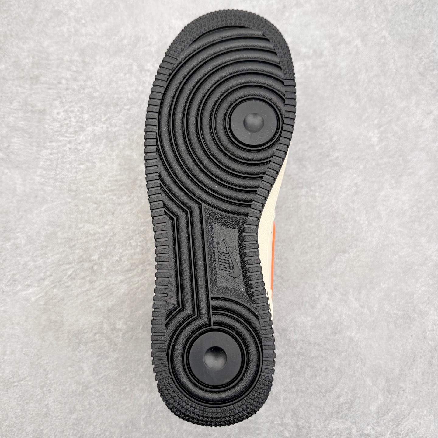 图片[9]-NK Air Force 1´07 Low 空军一号低帮百搭休闲运动板鞋 NH0601-582 柔软、弹性十足的缓震性能和出色的中底设计 横跨复古与现代的外型结合 造就出风靡全球 三十多年的Force 1 直到今天还深受青睐 实拍调校N版已经零色差零失真 百分百还原实物色彩所见即所得 不存在货不对板色差等低级问题 选购参考实物拍摄 不混卖不参货 只用心做好货严格选品 承诺混一赔十 尺码：36 36.5 37.5 38 38.5 39 40 40.5 41 42 42.5 43 44 44.5 45-选品中心