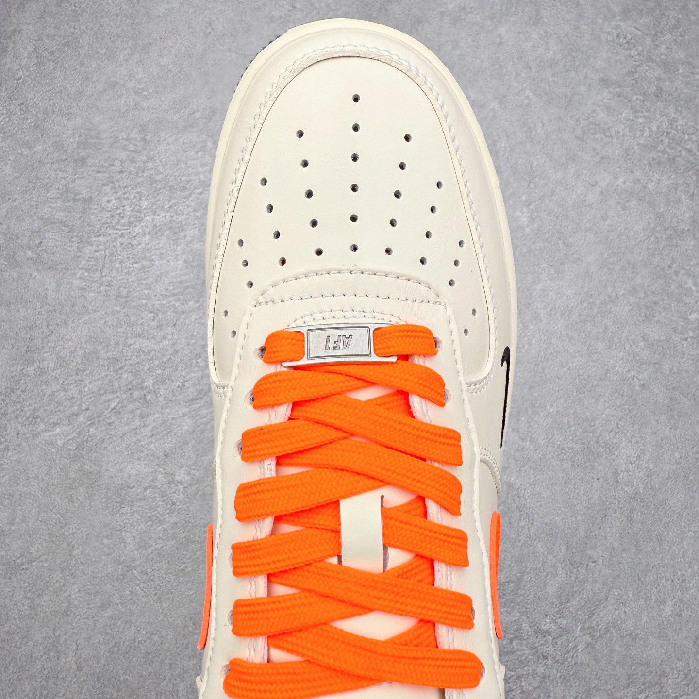 图片[4]-NK Air Force 1´07 Low 空军一号低帮百搭休闲运动板鞋 NH0601-582 柔软、弹性十足的缓震性能和出色的中底设计 横跨复古与现代的外型结合 造就出风靡全球 三十多年的Force 1 直到今天还深受青睐 实拍调校N版已经零色差零失真 百分百还原实物色彩所见即所得 不存在货不对板色差等低级问题 选购参考实物拍摄 不混卖不参货 只用心做好货严格选品 承诺混一赔十 尺码：36 36.5 37.5 38 38.5 39 40 40.5 41 42 42.5 43 44 44.5 45-选品中心