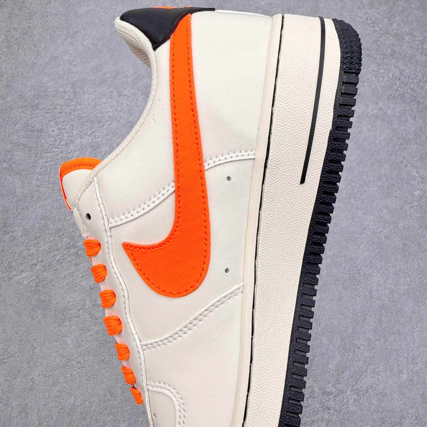 图片[7]-NK Air Force 1´07 Low 空军一号低帮百搭休闲运动板鞋 NH0601-582 柔软、弹性十足的缓震性能和出色的中底设计 横跨复古与现代的外型结合 造就出风靡全球 三十多年的Force 1 直到今天还深受青睐 实拍调校N版已经零色差零失真 百分百还原实物色彩所见即所得 不存在货不对板色差等低级问题 选购参考实物拍摄 不混卖不参货 只用心做好货严格选品 承诺混一赔十 尺码：36 36.5 37.5 38 38.5 39 40 40.5 41 42 42.5 43 44 44.5 45-选品中心