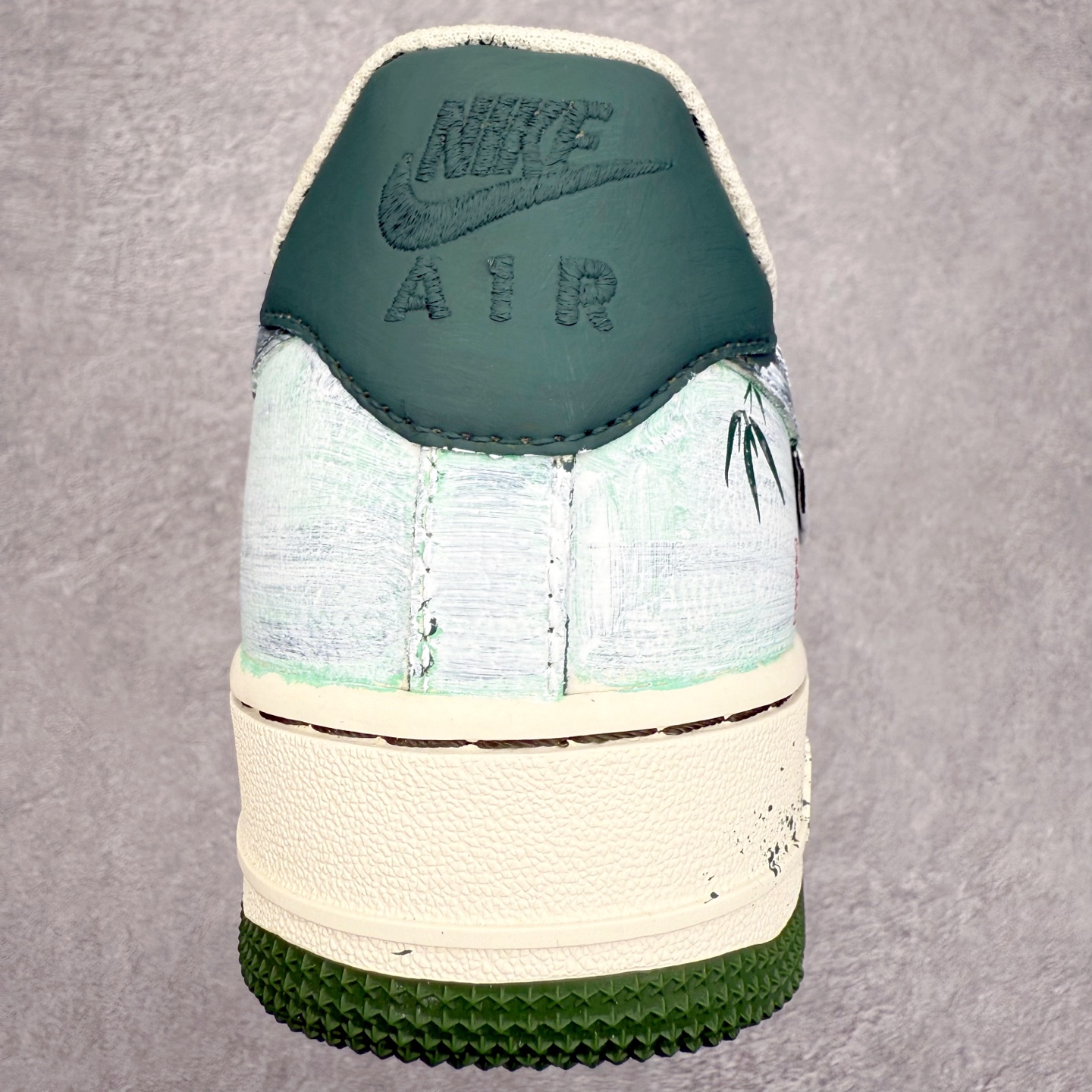 图片[8]-NK Air Force 1´07 Low 空军一号低帮百搭休闲运动板鞋 JP8028-058 柔软、弹性十足的缓震性能和出色的中底设计 横跨复古与现代的外型结合 造就出风靡全球 三十多年的Force 1 直到今天还深受青睐 实拍调校N版已经零色差零失真 百分百还原实物色彩所见即所得 不存在货不对板色差等低级问题 选购参考实物拍摄 不混卖不参货 只用心做好货严格选品 承诺混一赔十 尺码：36 36.5 37.5 38 38.5 39 40 40.5 41 42 42.5 43 44 44.5 45-选品中心