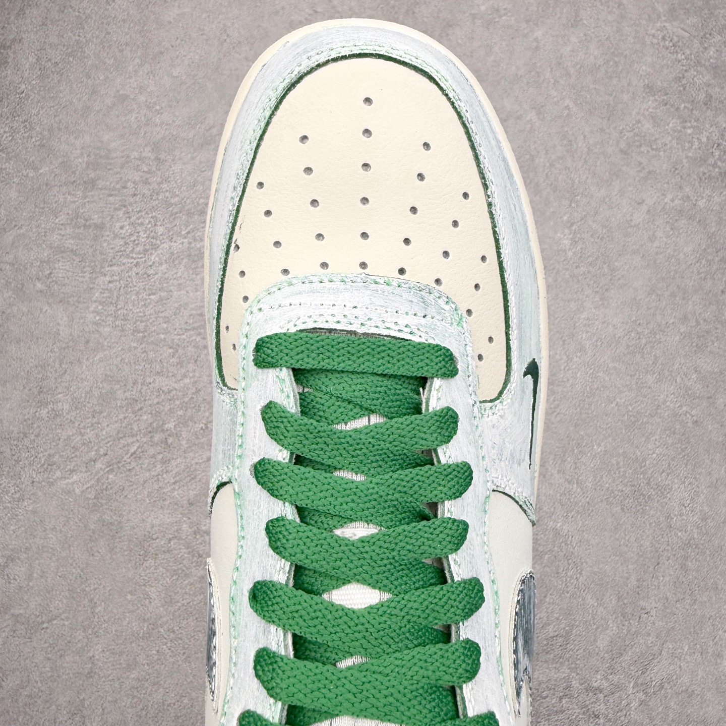 图片[4]-NK Air Force 1´07 Low 空军一号低帮百搭休闲运动板鞋 JP8028-058 柔软、弹性十足的缓震性能和出色的中底设计 横跨复古与现代的外型结合 造就出风靡全球 三十多年的Force 1 直到今天还深受青睐 实拍调校N版已经零色差零失真 百分百还原实物色彩所见即所得 不存在货不对板色差等低级问题 选购参考实物拍摄 不混卖不参货 只用心做好货严格选品 承诺混一赔十 尺码：36 36.5 37.5 38 38.5 39 40 40.5 41 42 42.5 43 44 44.5 45-选品中心