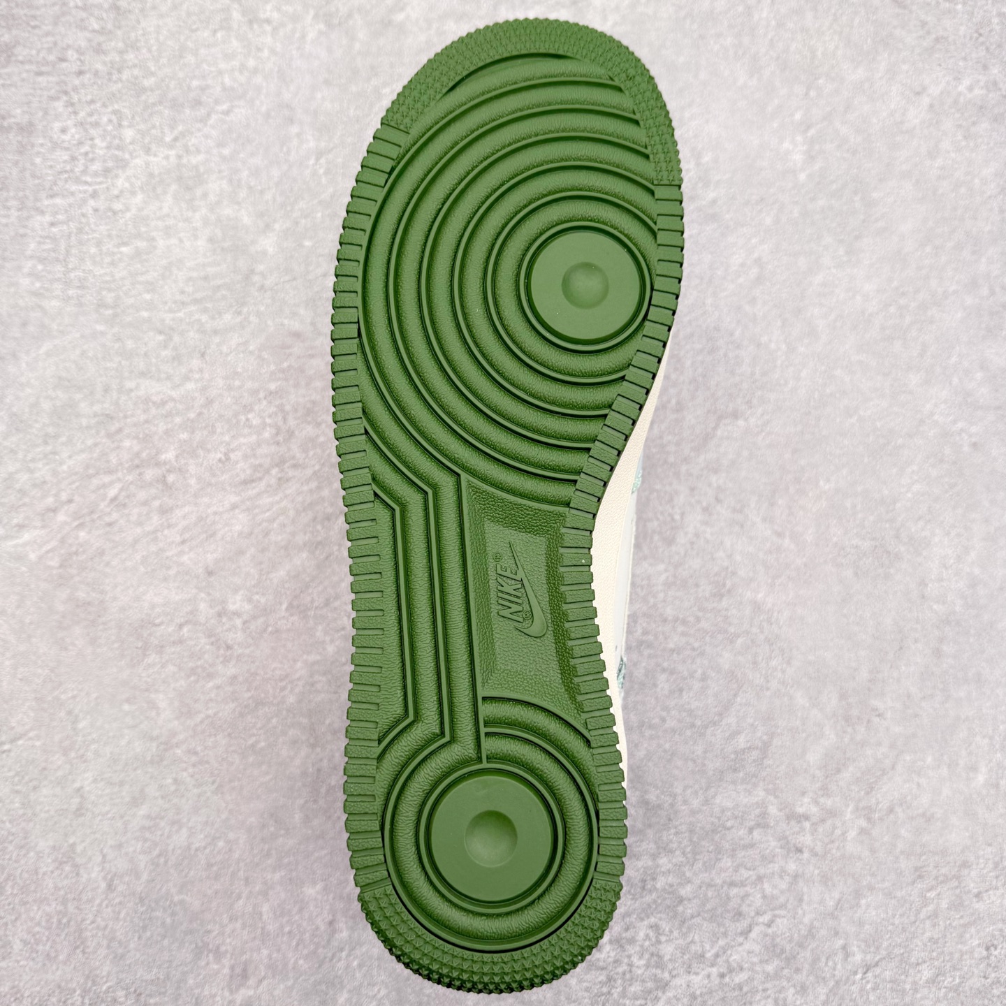 图片[9]-NK Air Force 1´07 Low 空军一号低帮百搭休闲运动板鞋 JP8028-058 柔软、弹性十足的缓震性能和出色的中底设计 横跨复古与现代的外型结合 造就出风靡全球 三十多年的Force 1 直到今天还深受青睐 实拍调校N版已经零色差零失真 百分百还原实物色彩所见即所得 不存在货不对板色差等低级问题 选购参考实物拍摄 不混卖不参货 只用心做好货严格选品 承诺混一赔十 尺码：36 36.5 37.5 38 38.5 39 40 40.5 41 42 42.5 43 44 44.5 45-选品中心