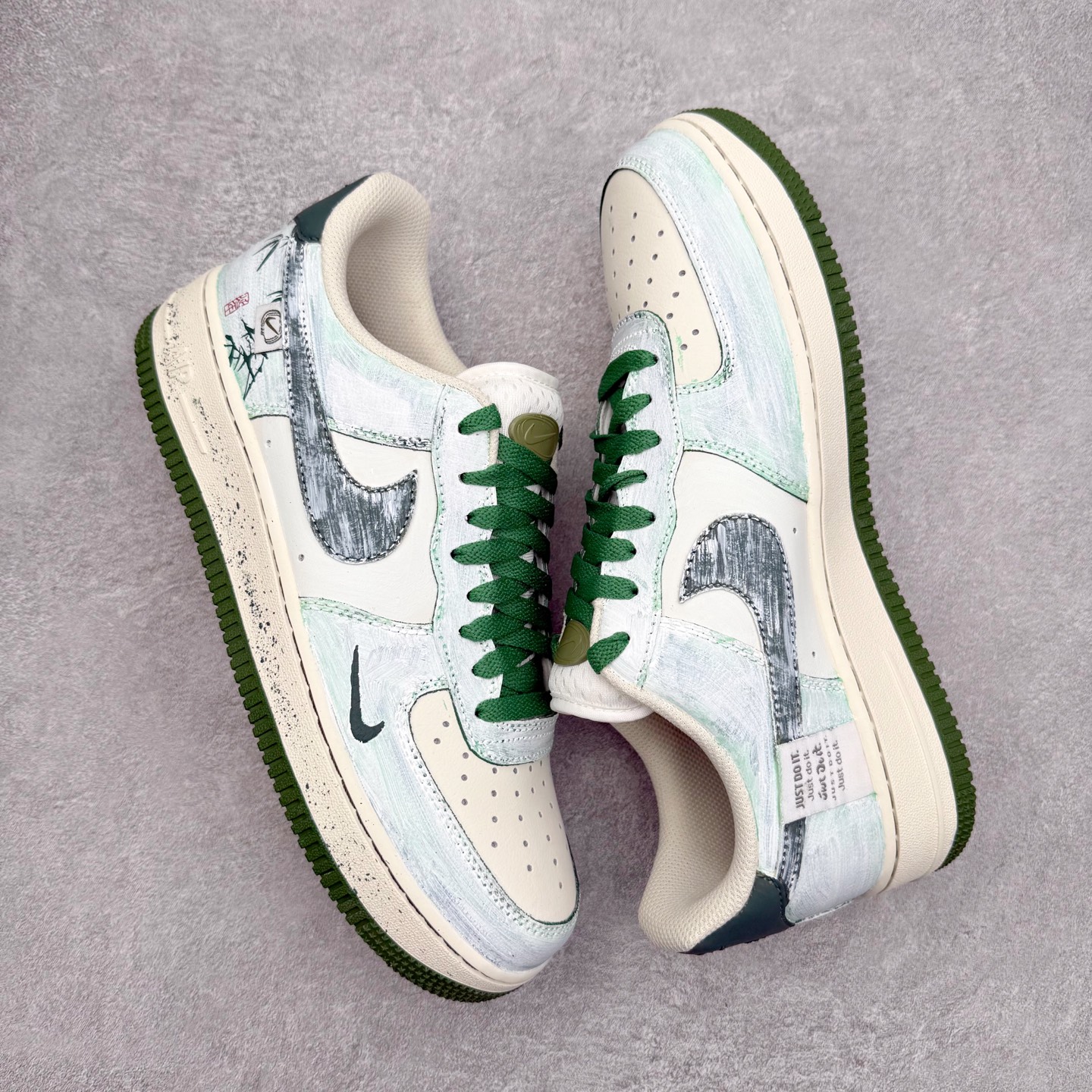 图片[3]-NK Air Force 1´07 Low 空军一号低帮百搭休闲运动板鞋 JP8028-058 柔软、弹性十足的缓震性能和出色的中底设计 横跨复古与现代的外型结合 造就出风靡全球 三十多年的Force 1 直到今天还深受青睐 实拍调校N版已经零色差零失真 百分百还原实物色彩所见即所得 不存在货不对板色差等低级问题 选购参考实物拍摄 不混卖不参货 只用心做好货严格选品 承诺混一赔十 尺码：36 36.5 37.5 38 38.5 39 40 40.5 41 42 42.5 43 44 44.5 45-选品中心