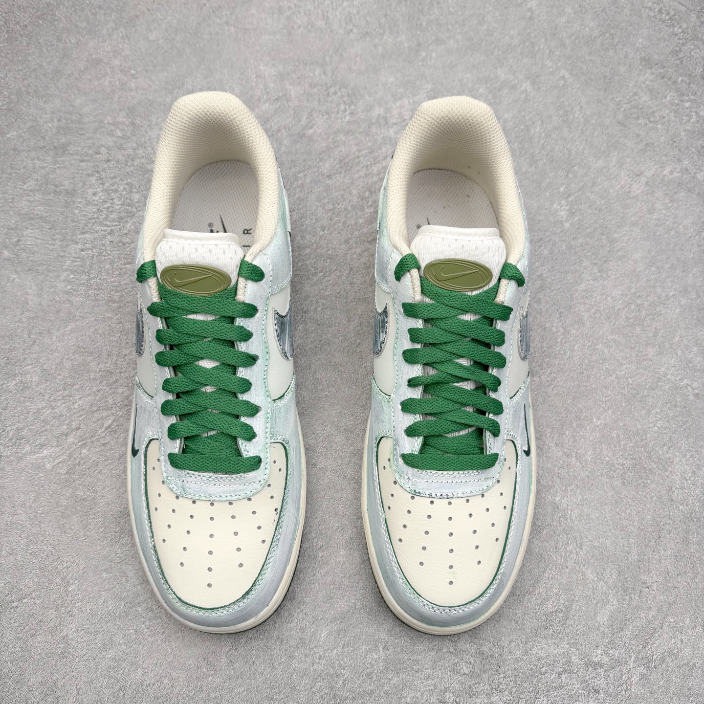 图片[2]-NK Air Force 1´07 Low 空军一号低帮百搭休闲运动板鞋 JP8028-058 柔软、弹性十足的缓震性能和出色的中底设计 横跨复古与现代的外型结合 造就出风靡全球 三十多年的Force 1 直到今天还深受青睐 实拍调校N版已经零色差零失真 百分百还原实物色彩所见即所得 不存在货不对板色差等低级问题 选购参考实物拍摄 不混卖不参货 只用心做好货严格选品 承诺混一赔十 尺码：36 36.5 37.5 38 38.5 39 40 40.5 41 42 42.5 43 44 44.5 45-选品中心